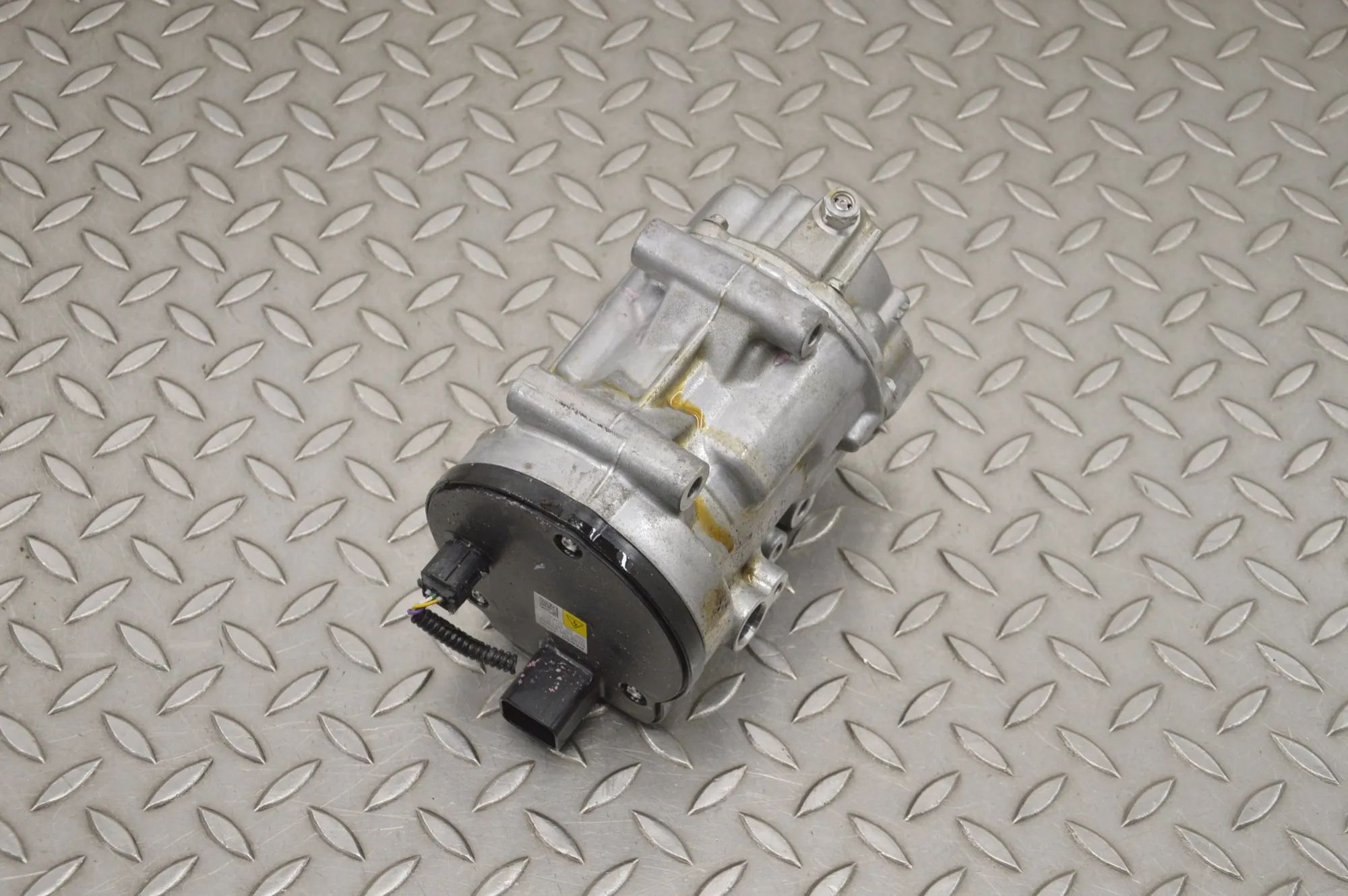 Toyota Corolla Air-conditioning compressor Air-conditioning compressor — TOYOTA COROLLA (H...