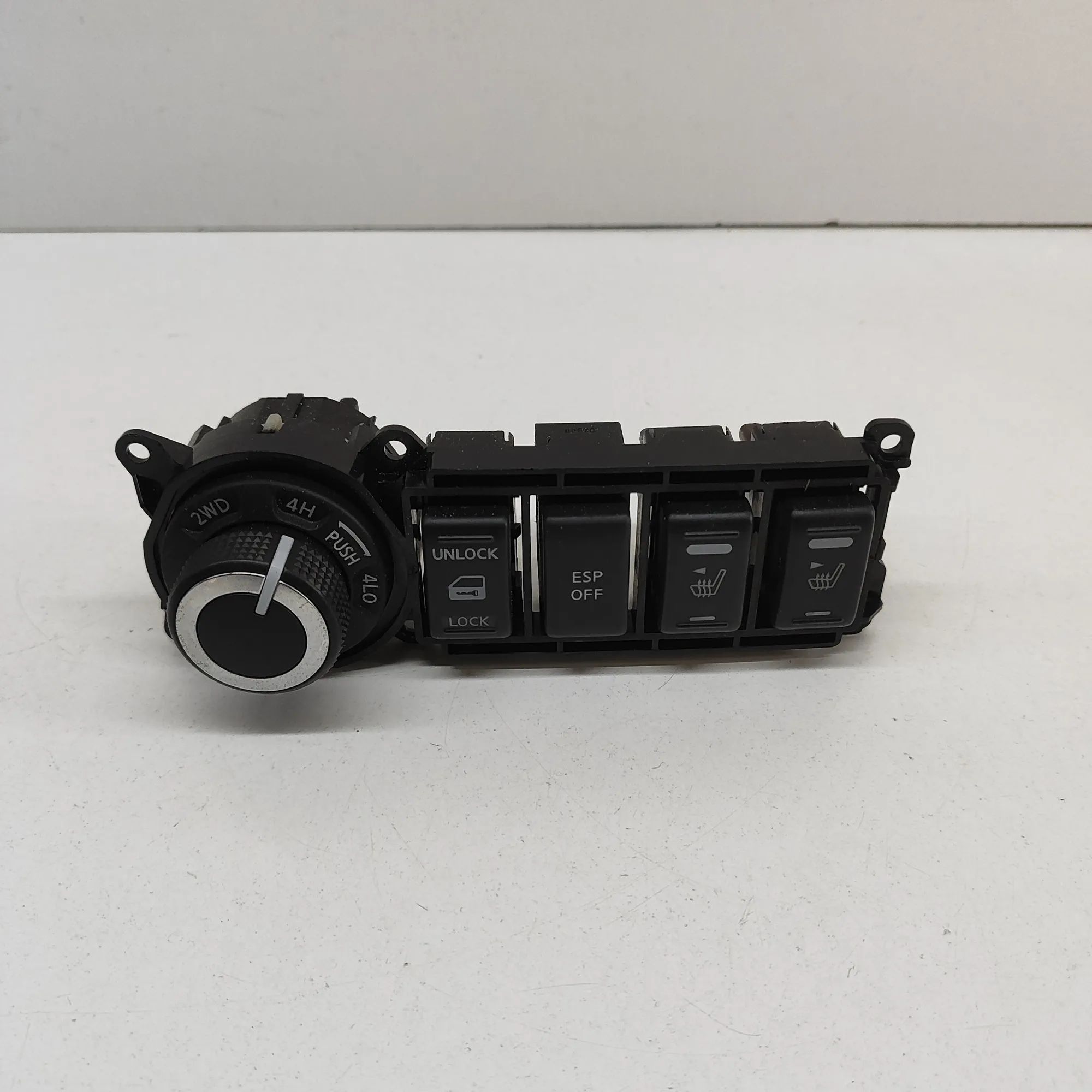 Nissan Pick Up / Navara / NP300 (D22) Button Switch Panel Button Switch Panel — NISSAN NP300 (NAVARA D40)...