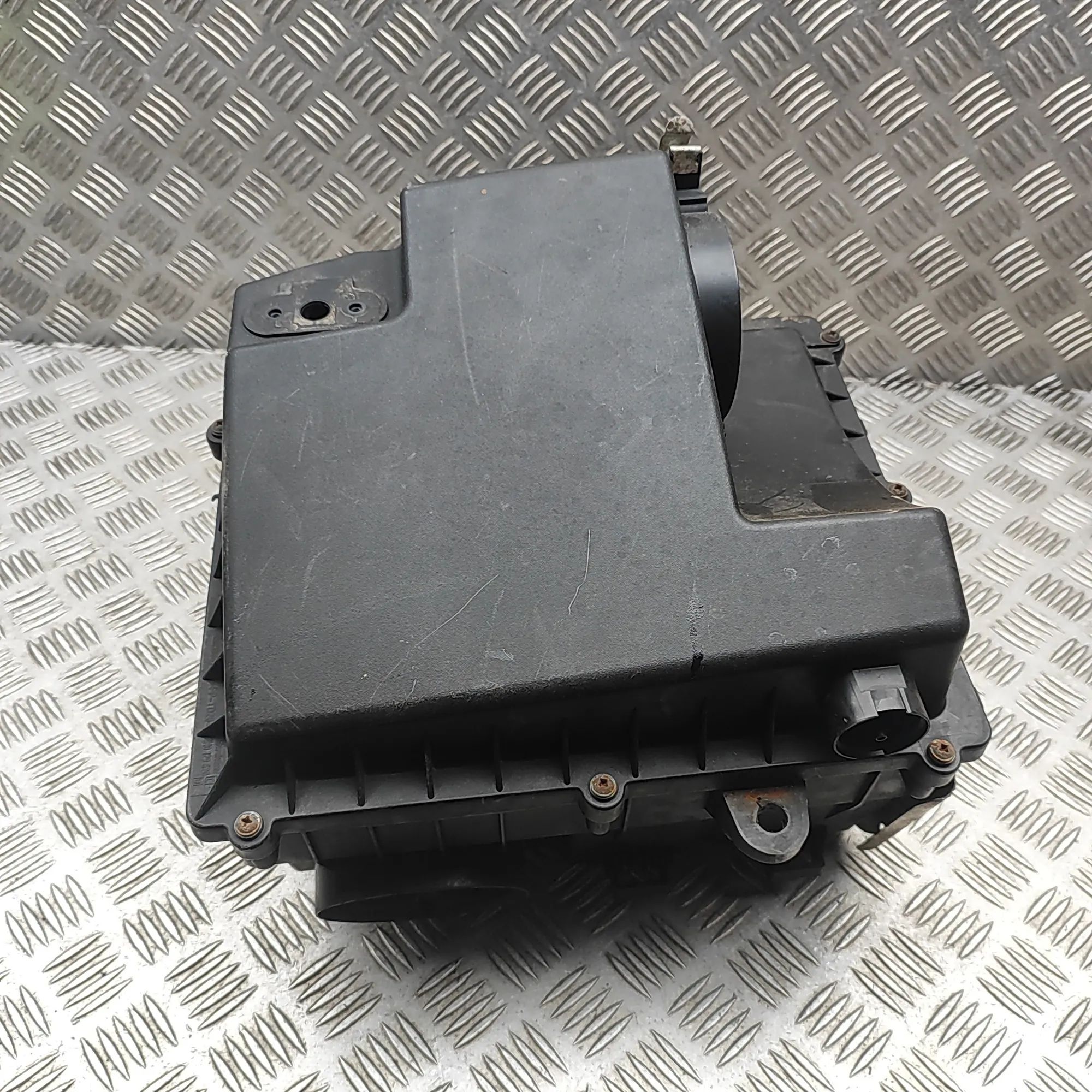 Volkswagen Amarok Ilmanpuhdistin  Air Filter Box — VW AMAROK (2H_, S1B) (2010-202...