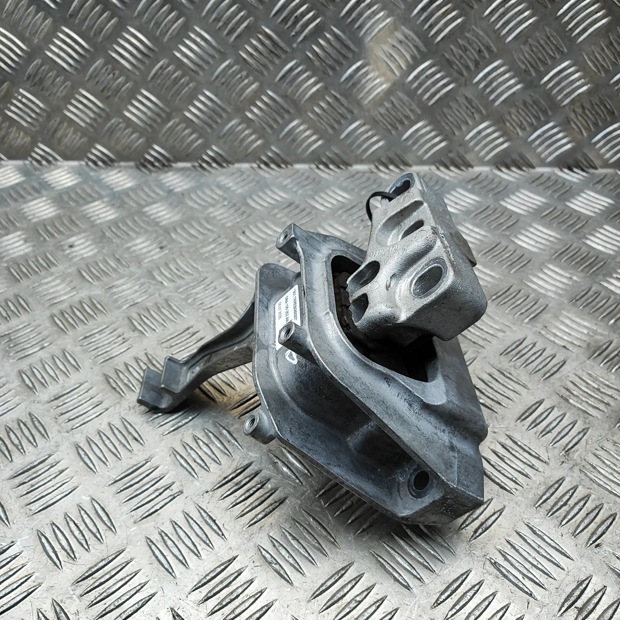 Audi Q3 (F3) Right Side Engine Mount Right Side Engine Mount — AUDI Q3 (F3) (2018-.....