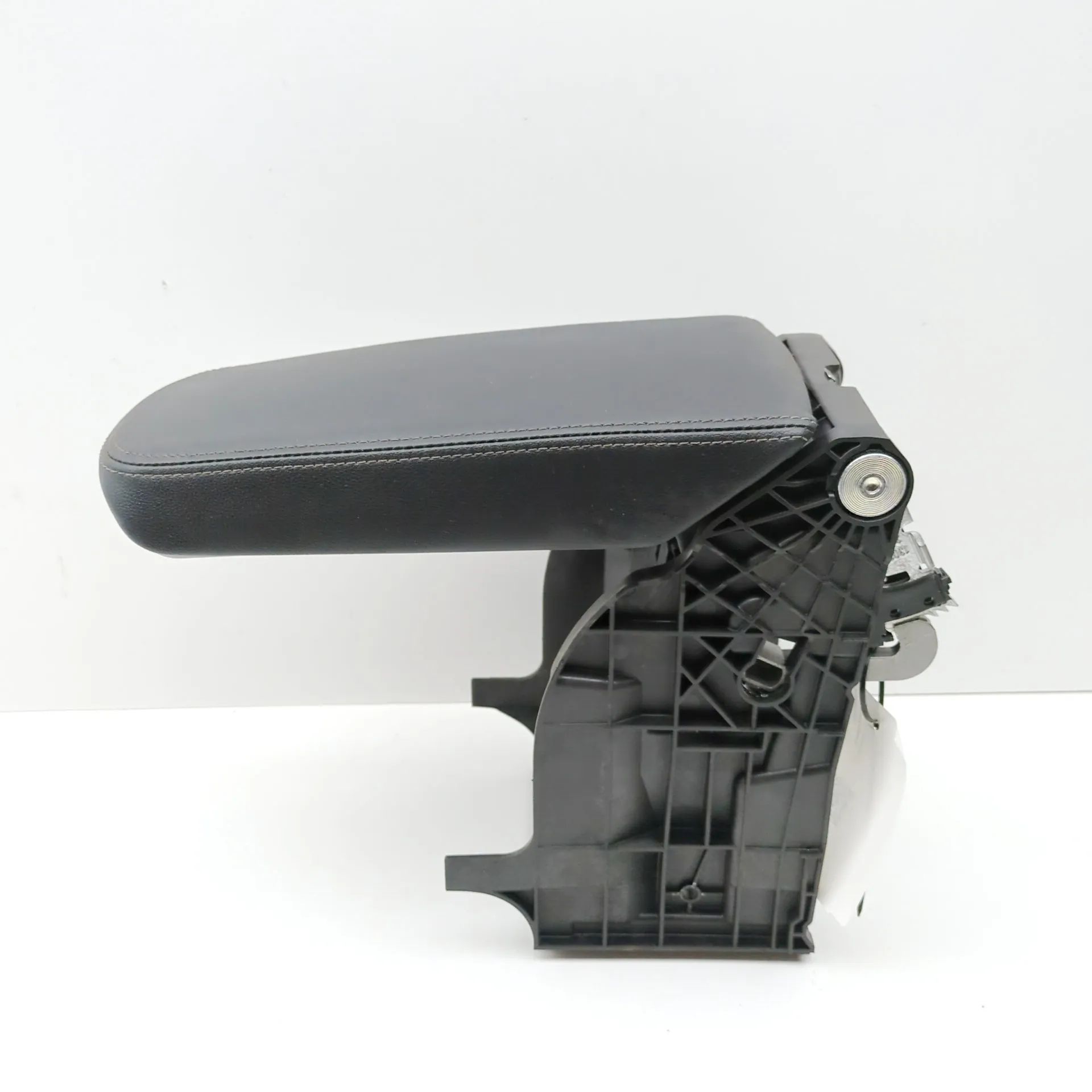 Skoda Octavia Käsinoja Armrest — SKODA OCTAVIA (IV Combi NX5) (2020-.....