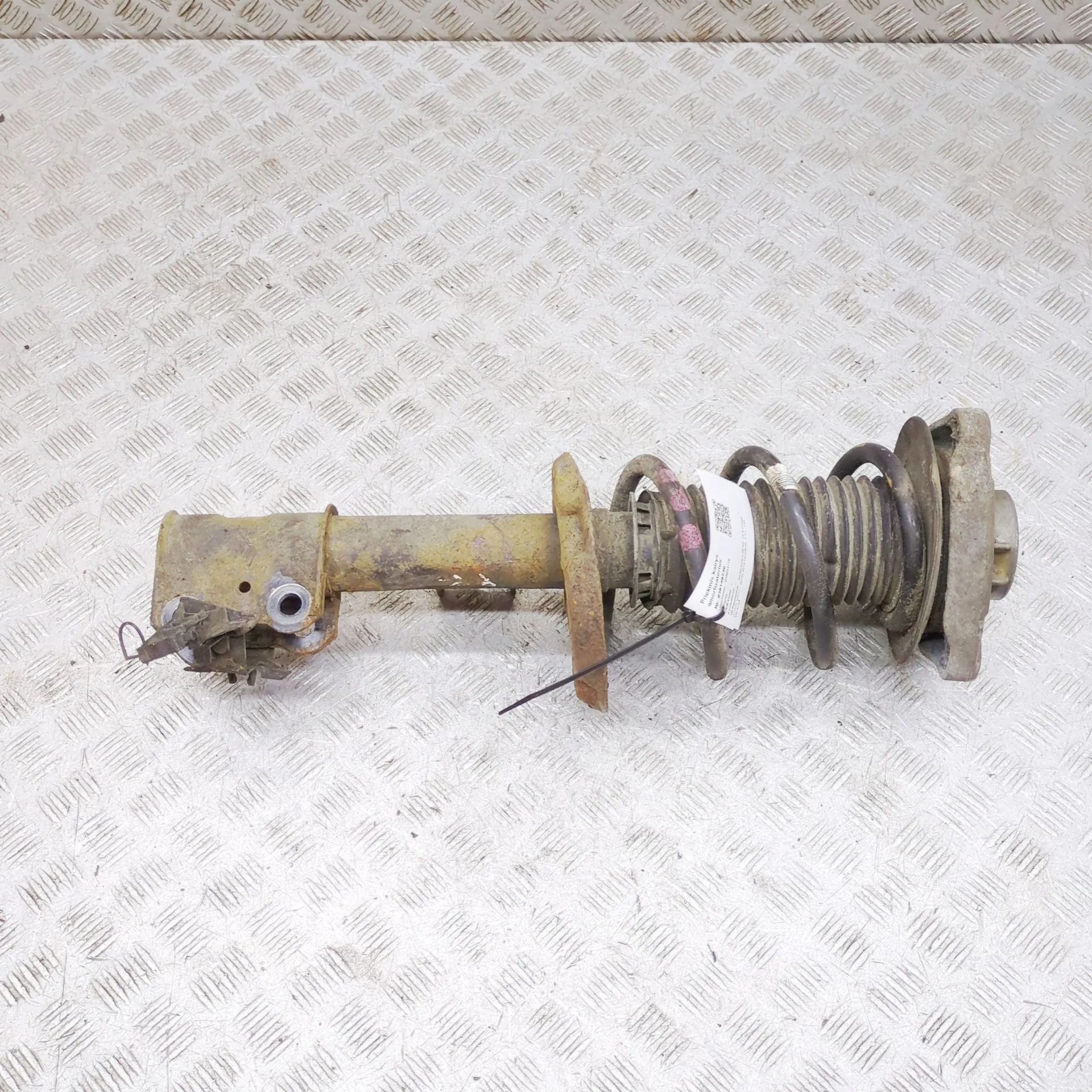 Mercedes-Benz CLA (C117) Shock absorber — front left