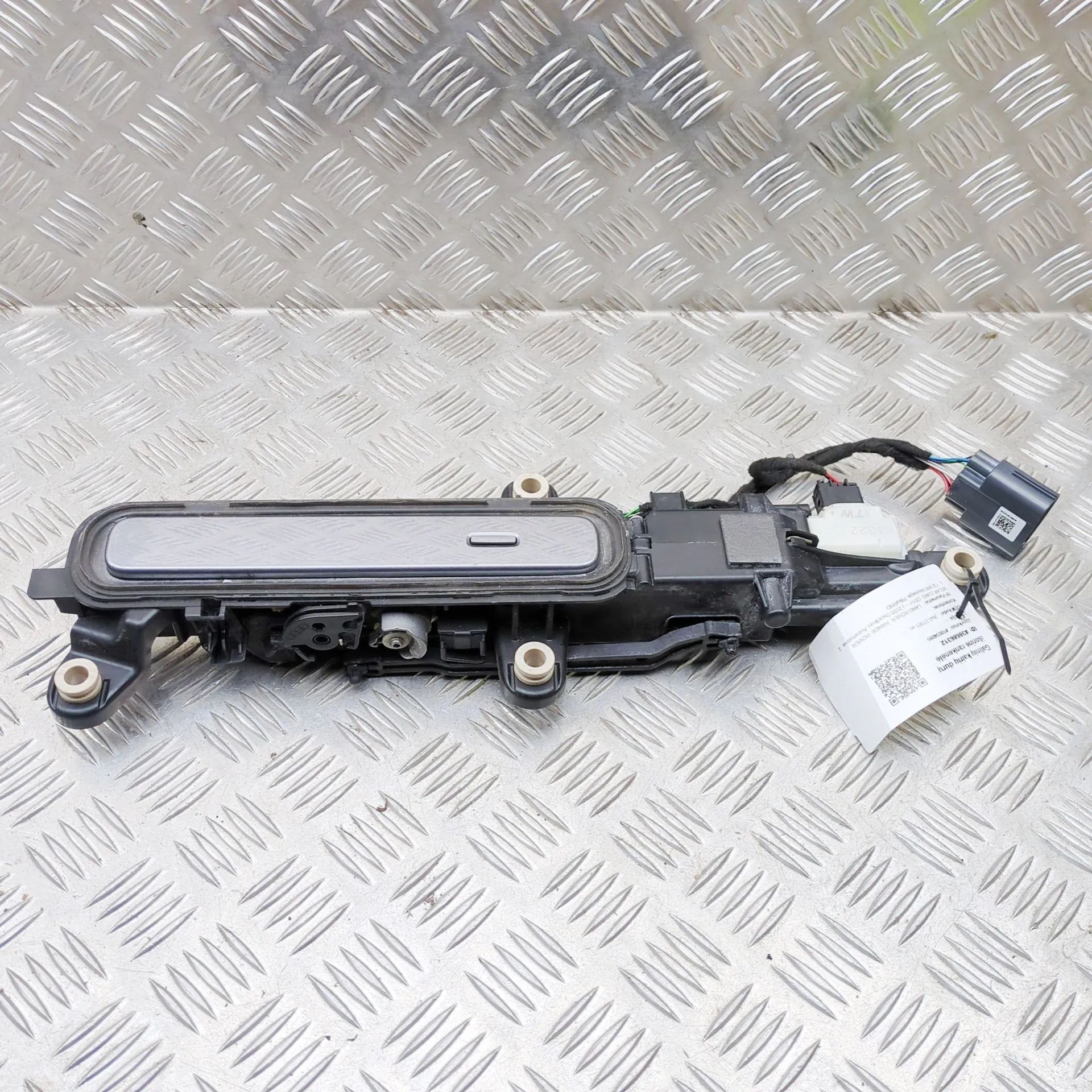 Land Rover Range Rover Velar Exterior door handle — rear left Exterior door handle — rear left — LAND ROVER R...