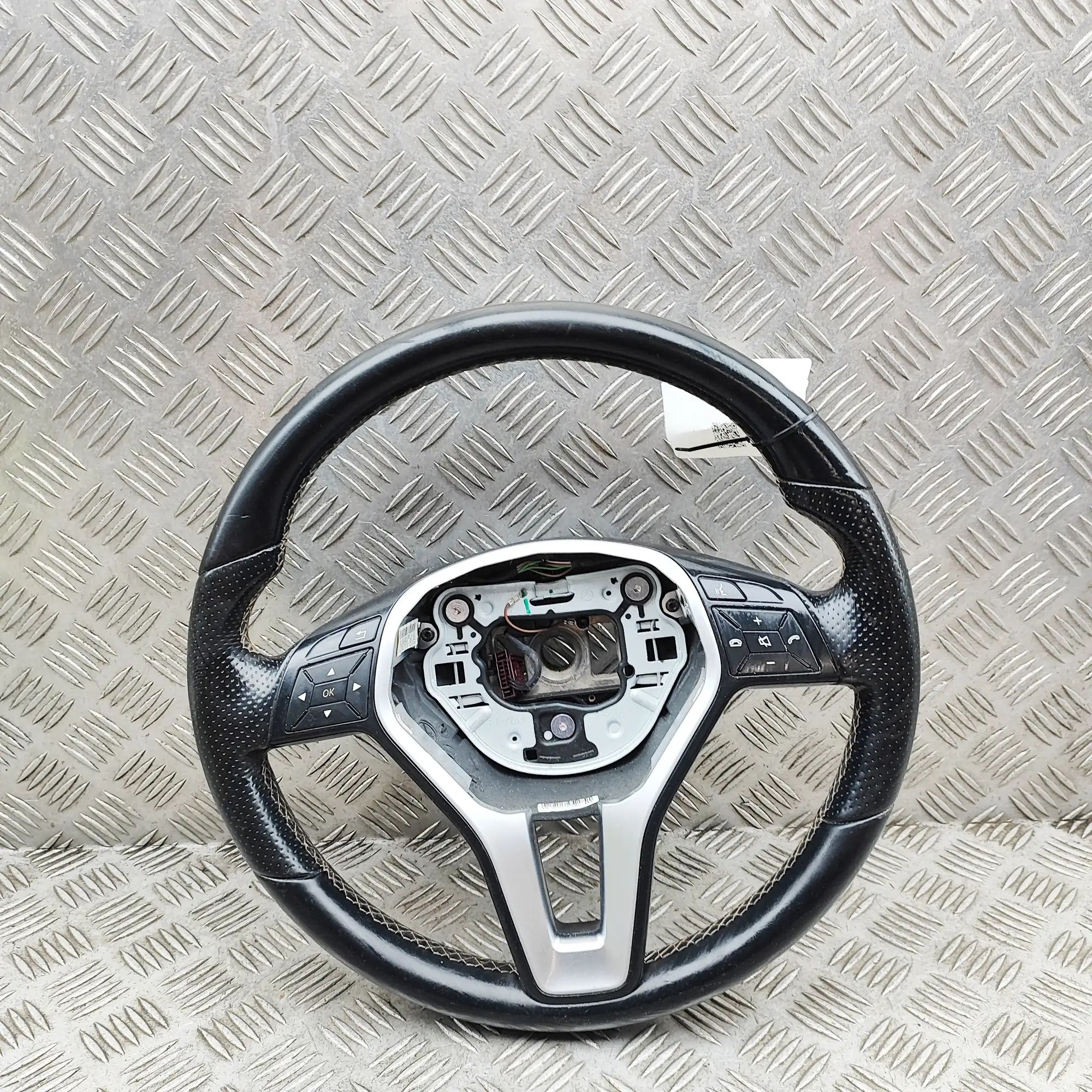Mercedes-Benz CLA (C117) steering wheel