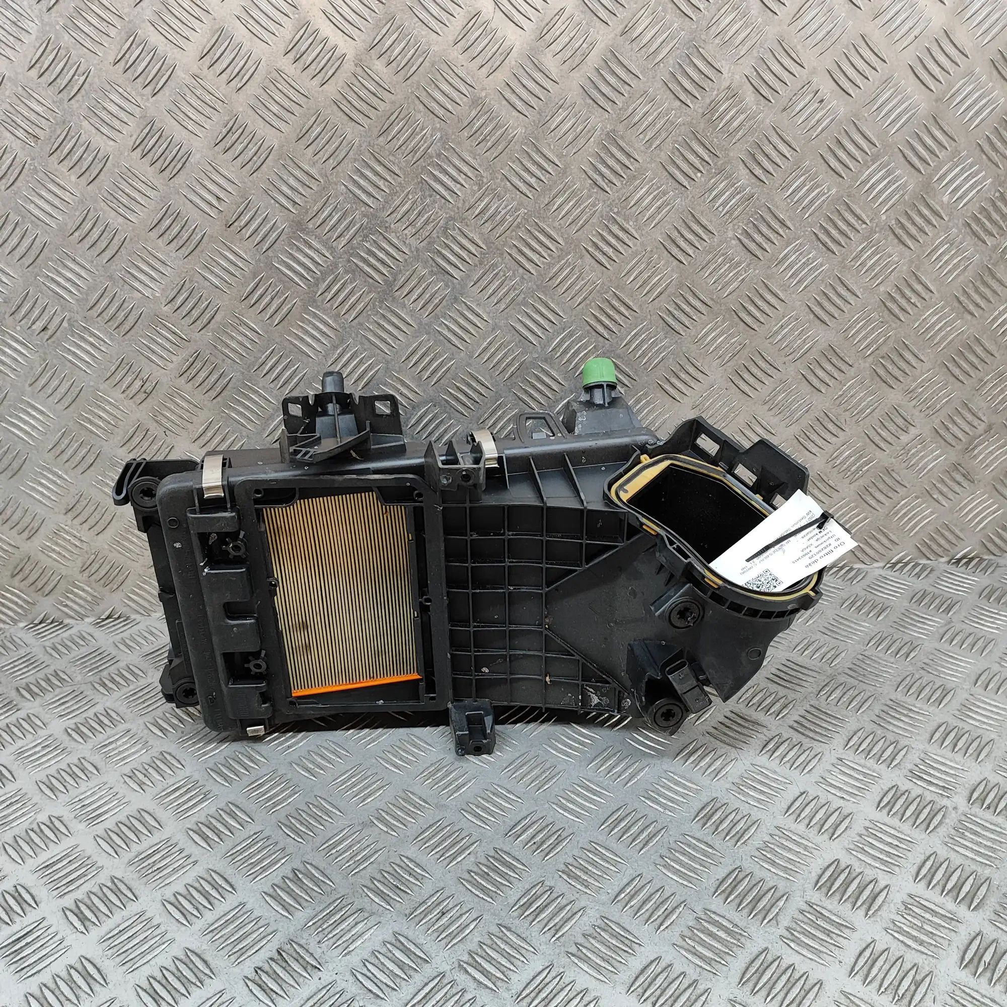 Mercedes-Benz A (W177) Ilmanpuhdistin  Air Filter Box — MERCEDES BENZ C-CLASS (W206) (...