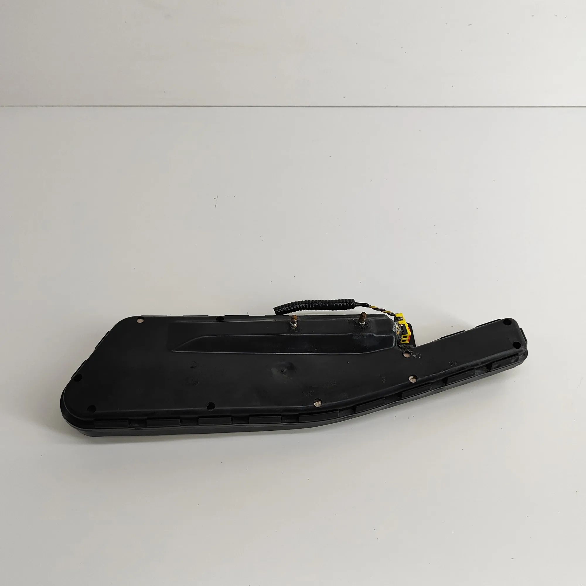 Chevrolet Camaro Seat airbag (SRS) — front left Seat airbag (SRS) — front left — CHEVROLET CAMA...