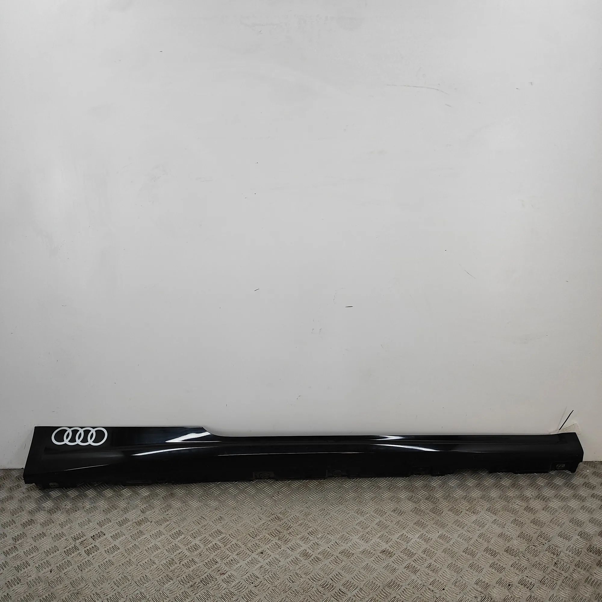 Audi A5 (B8) Right Side Plastic Sideskirt Cover