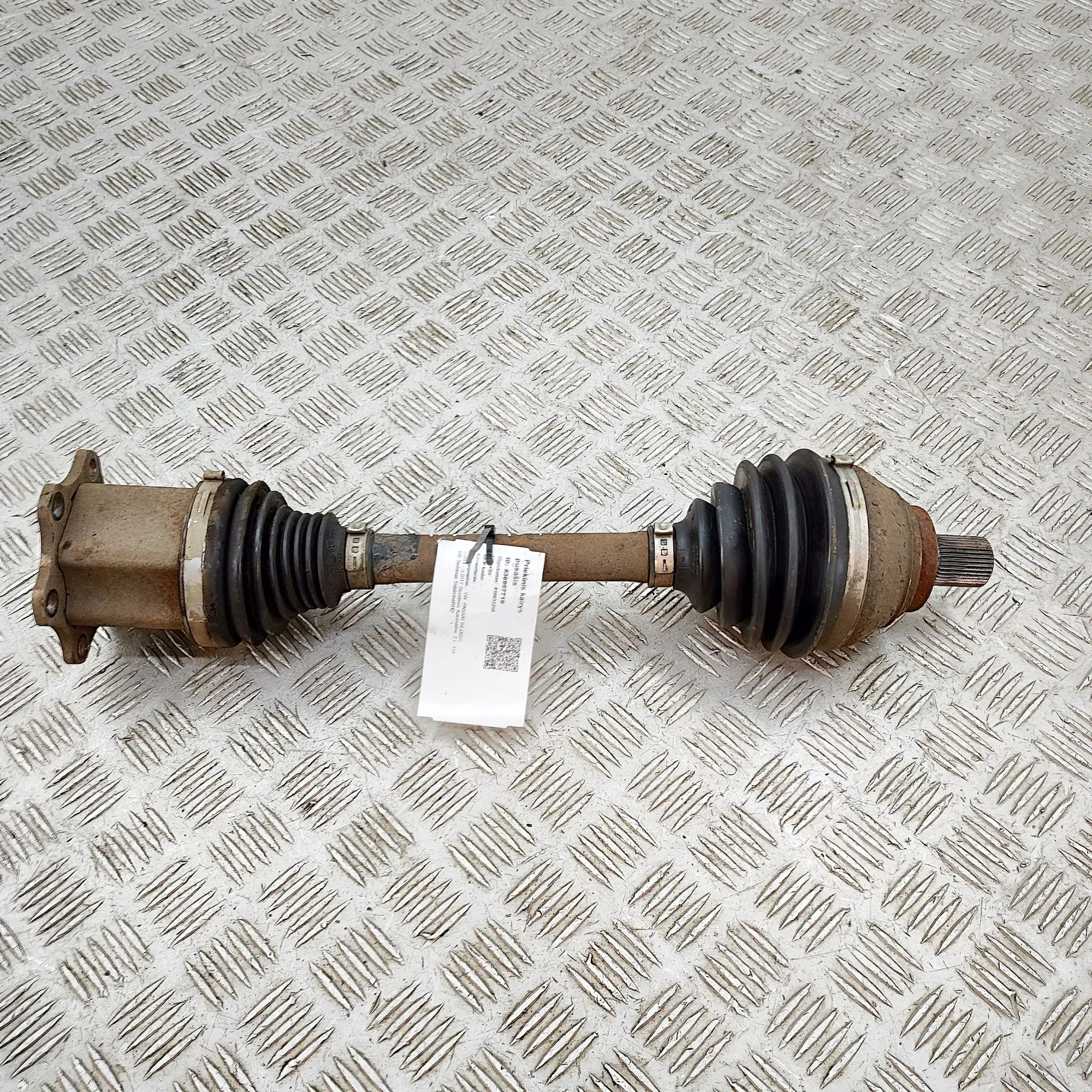 Volkswagen Passat (B8) Front Left Driveshaft