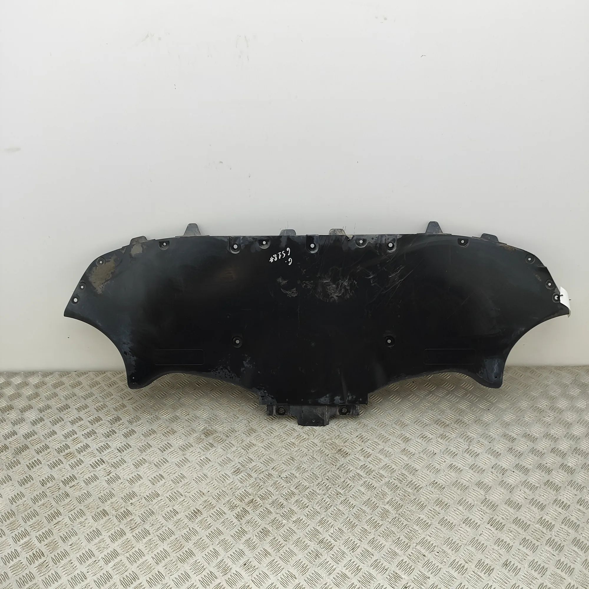 Tesla Model Y Rear Middle Underbody Cover