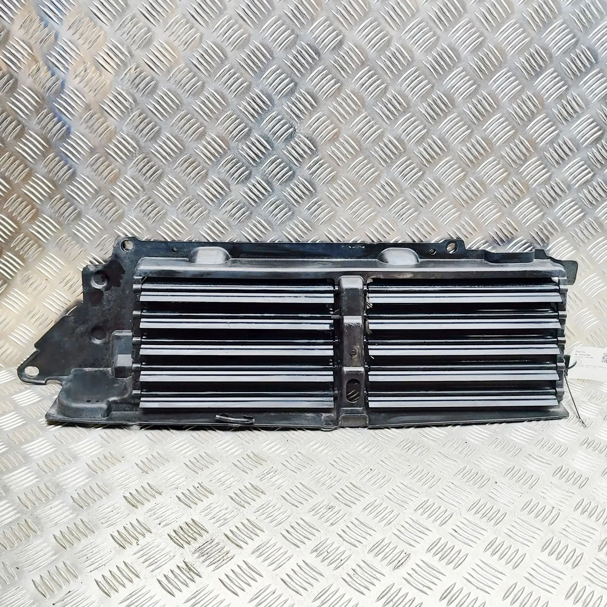 Land Rover Range Rover Sport (L494) Radiator Air Intake Channel Radiator Air Intake Channel — LAND ROVER RANGE ...
