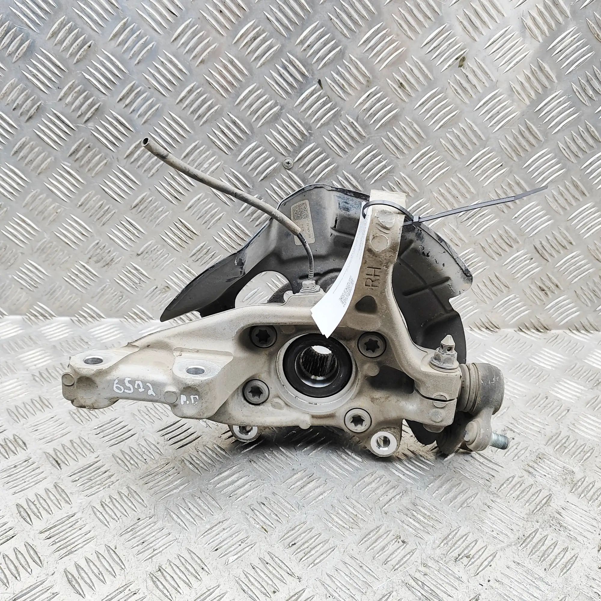 Kia Sportage Front Right Wheel Hub Front Right Wheel Hub — KIA SPORTAGE (V NQ5) (2...