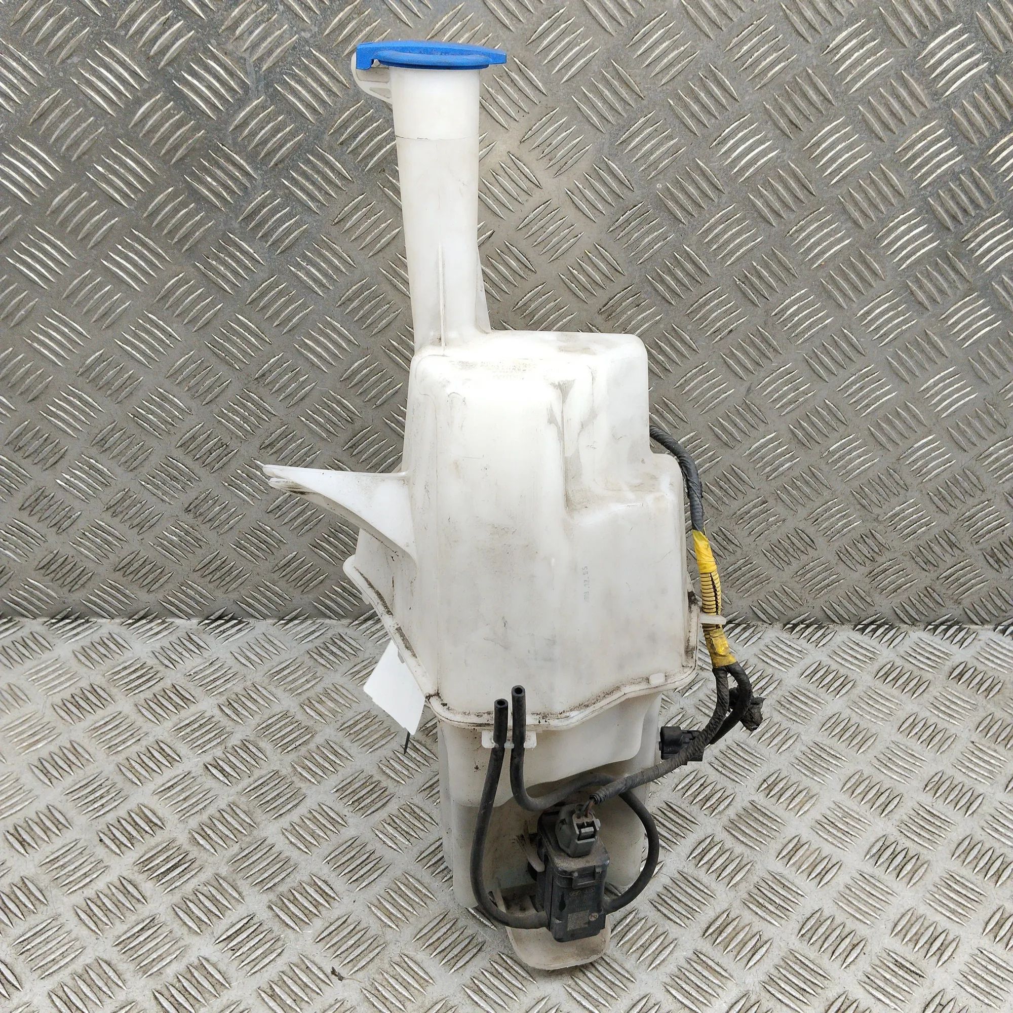 Kia Niro Window Washer Tank