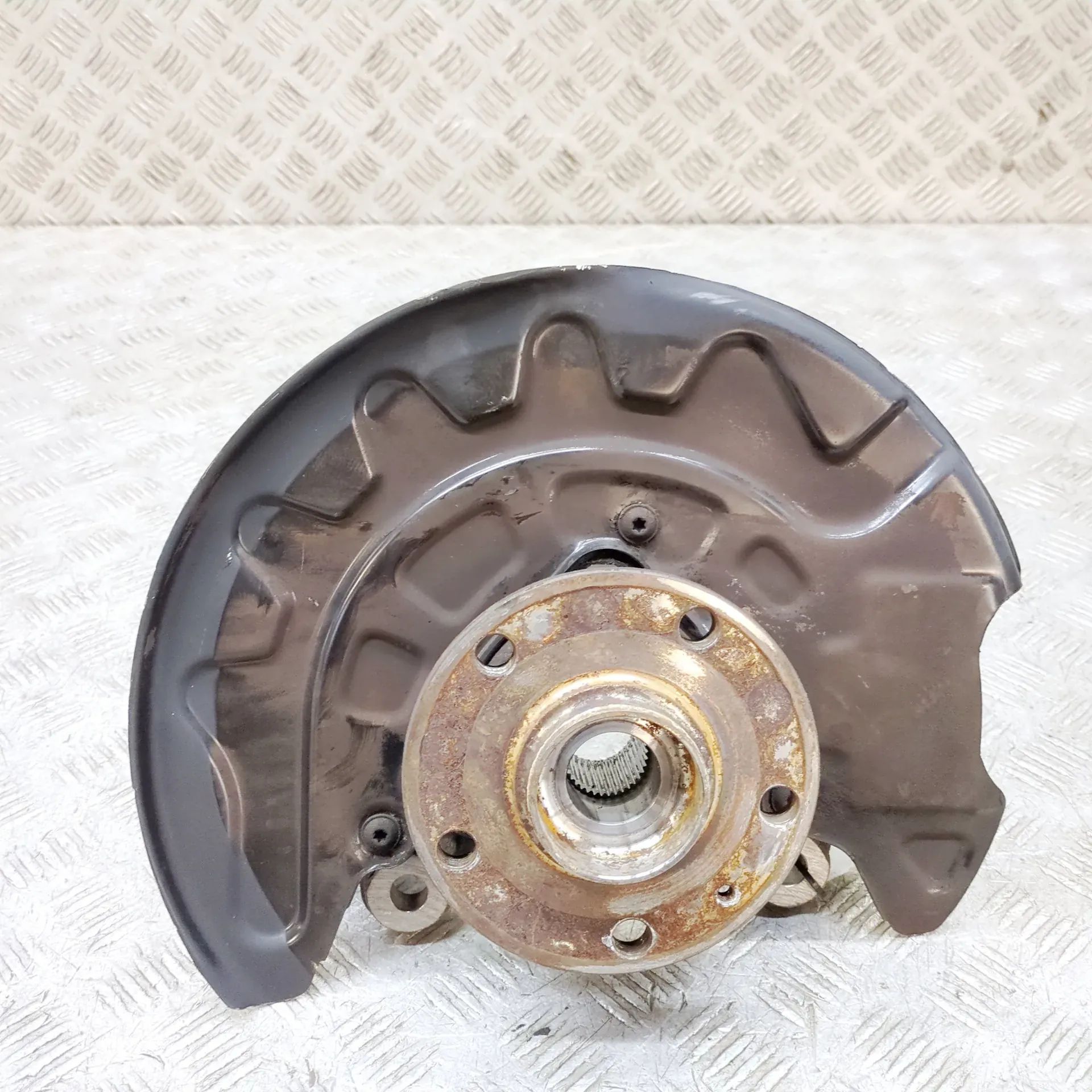 Volkswagen Golf 8 Front Left Wheel Hub
