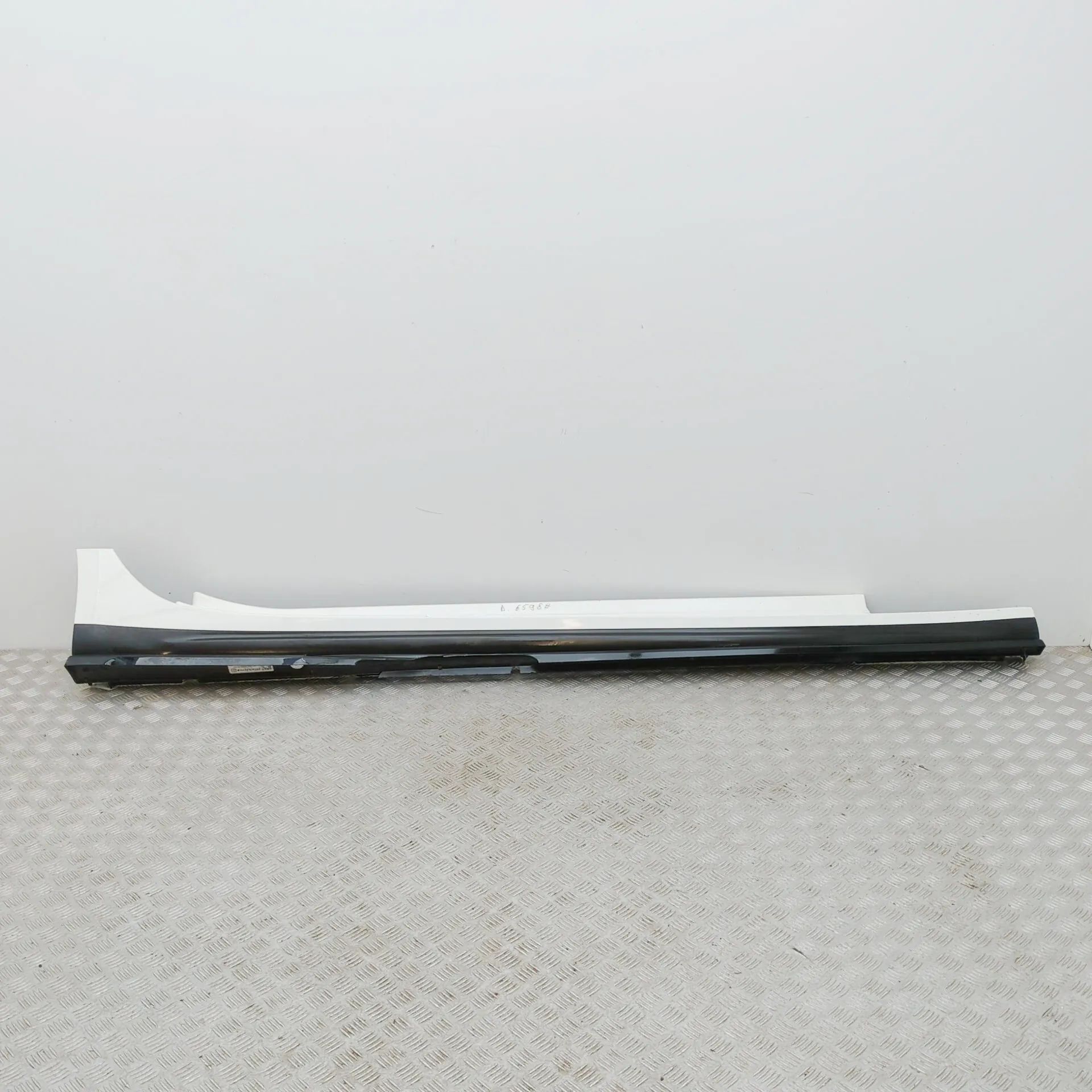 Maserati Ghibli Right Side Plastic Sideskirt Cover Right Side Plastic Sideskirt Cover — MASERATI G...