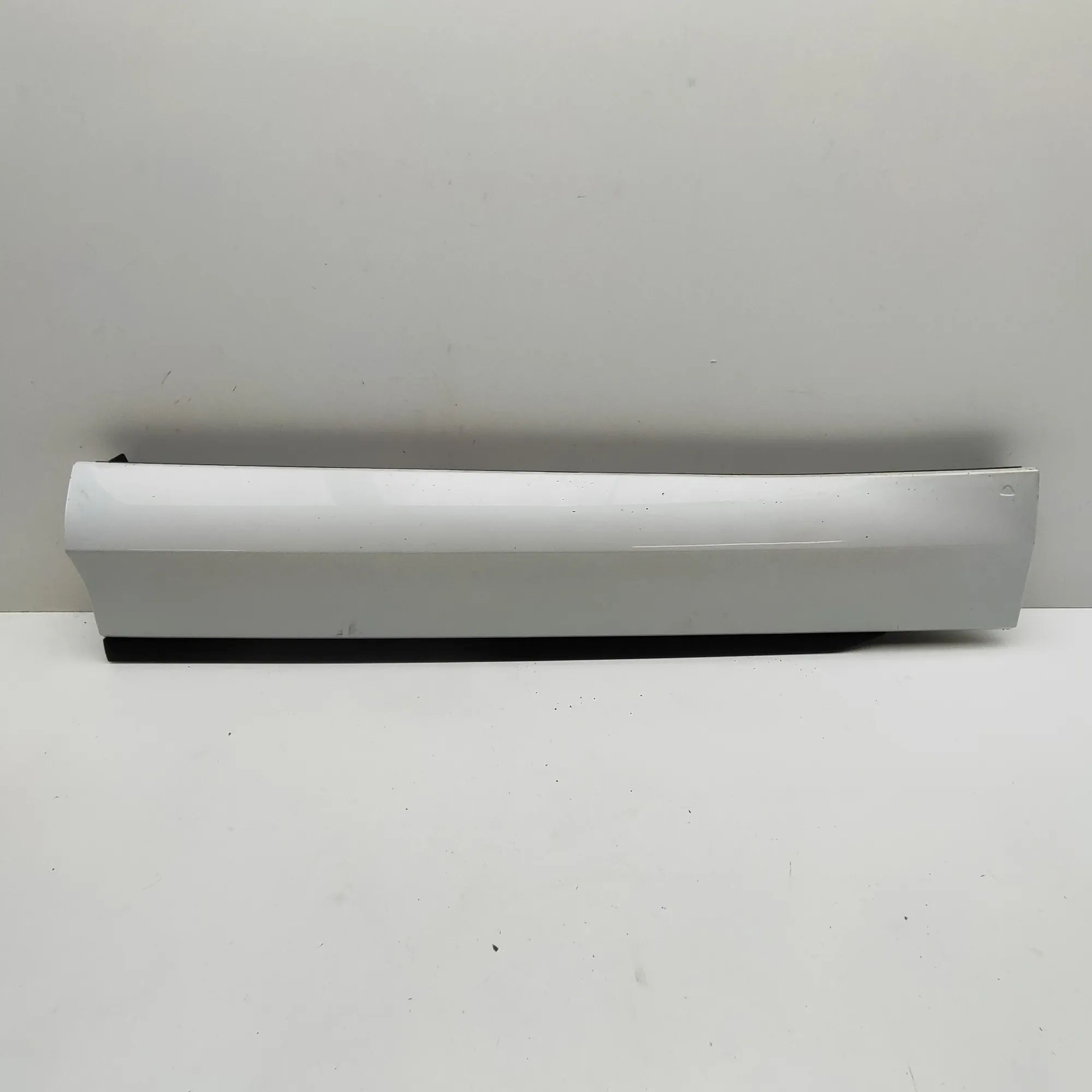 Volkswagen Tiguan Front Left Door Lower Molding