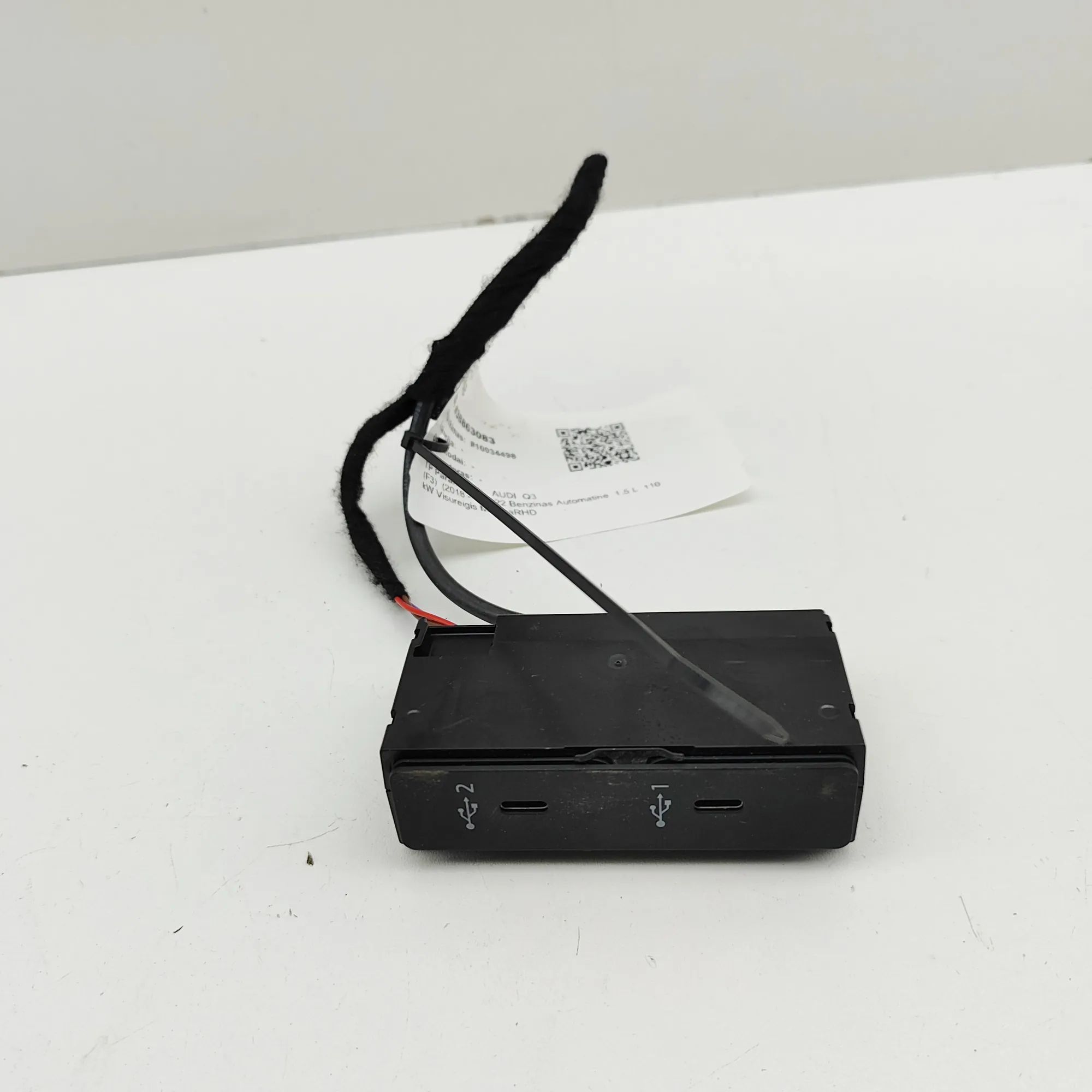 Audi Q3 (F3) USB USB — AUDI Q3 (F3) (2018-...) — 83A035736A

Par...