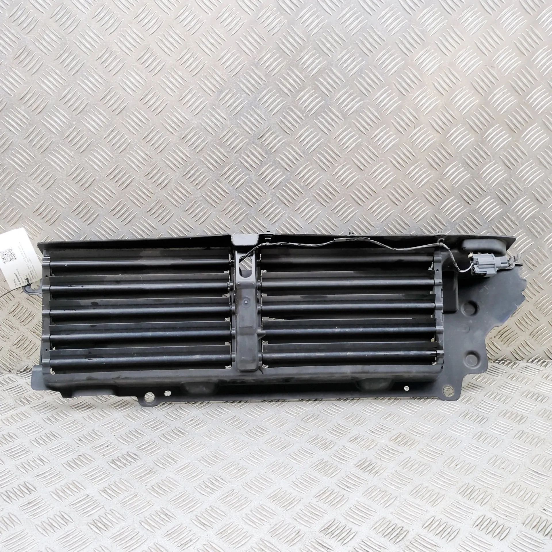 Land Rover Range Rover Sport (L494) Radiator Air Intake Channel Radiator Air Intake Channel — LAND ROVER RANGE ...
