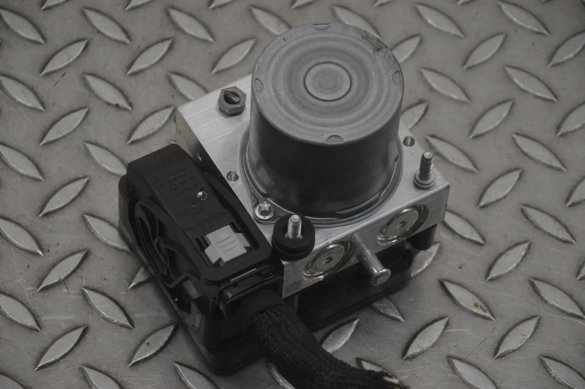 Mercedes-Benz CLA (C118) ABS hydraulic pump
