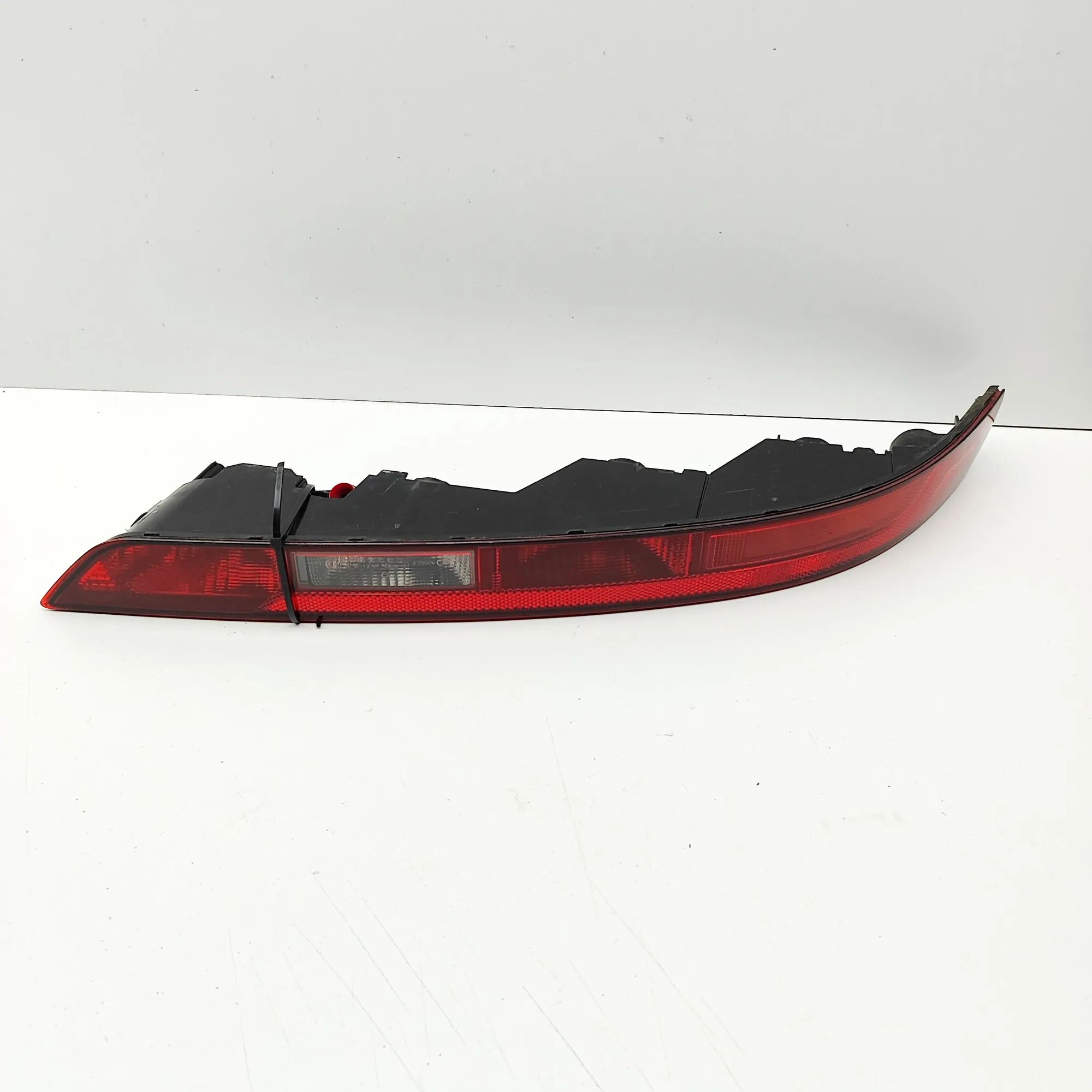 Audi Q5 (FY) Rear Left Fog Light Rear Left Fog Light — AUDI Q5 (FY) (2016-...) —...