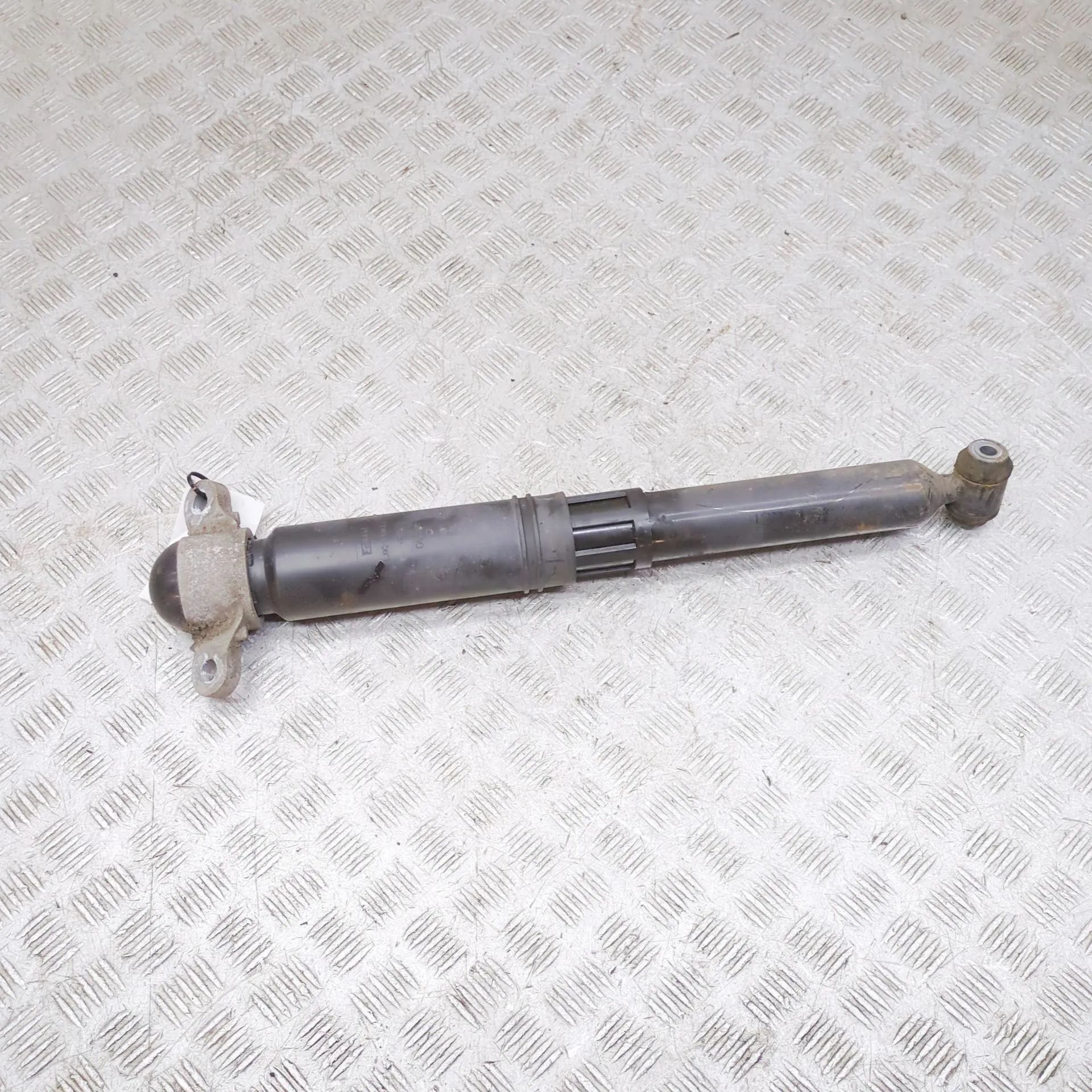 Shock absorber — rear left Brand/Model: FORD USA MUSTANG
Year: 2024
Gearbo...