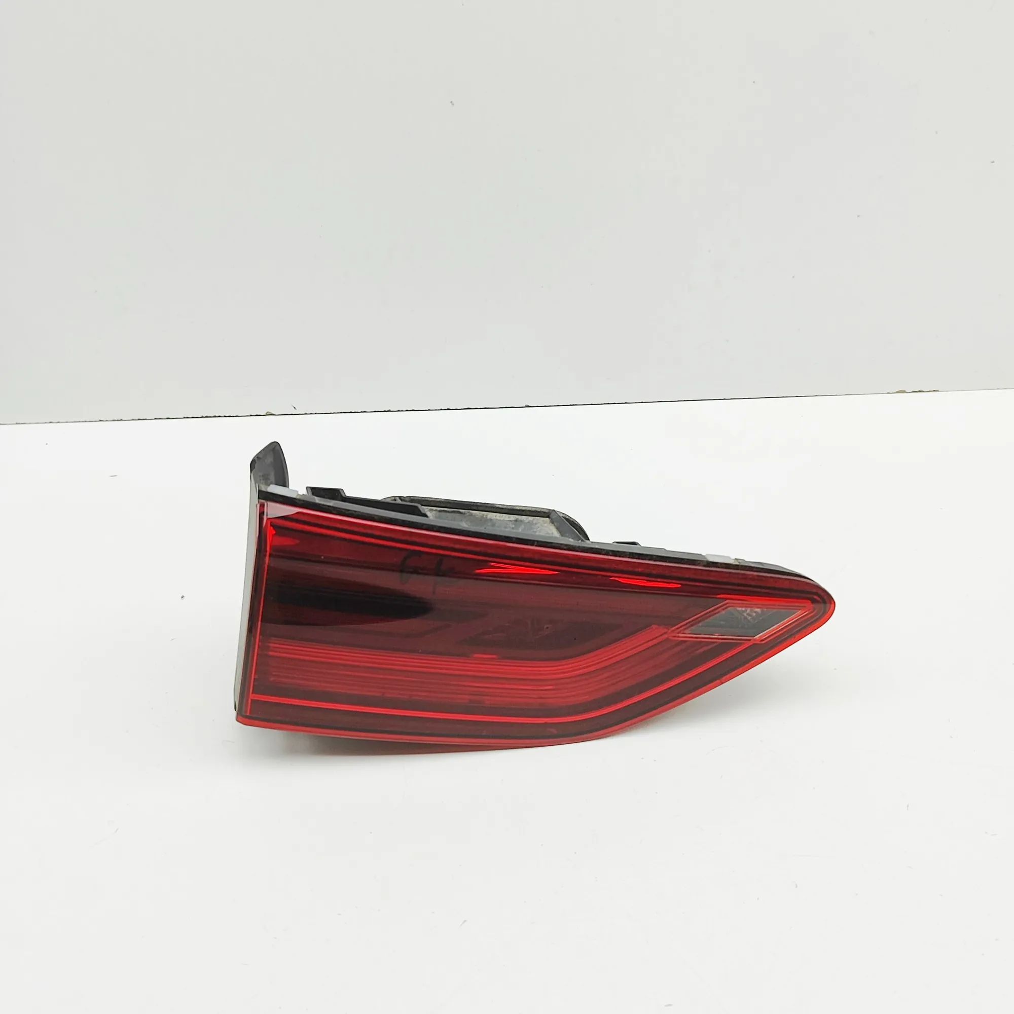 Volkswagen Golf 8 Left Side Tailgate Tail Light Left Side Tailgate Tail Light — VW GOLF VIII VA...