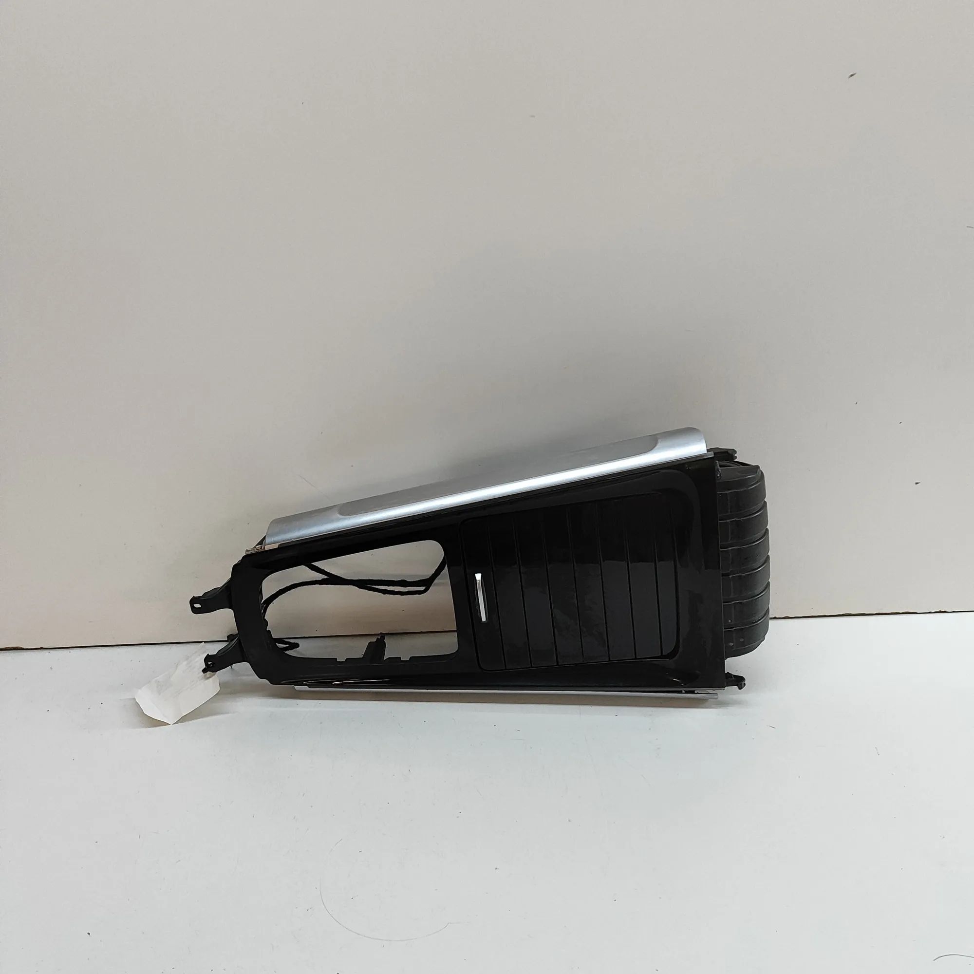 Mercedes-Benz GLB / EQB (X247) Держатель стаканов Cup holder — MERCEDES BENZ EQB (X243) (2021-......