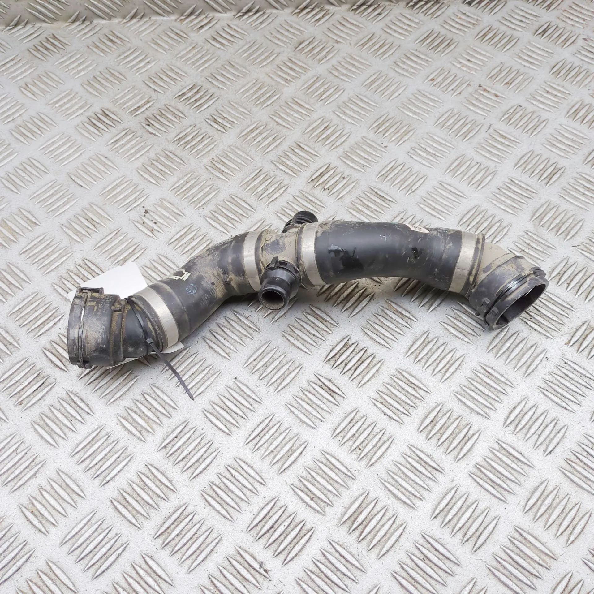BMW 4 (G22 / G23 / G26)  Jäähdytysnesteletku Coolant hose — BMW 4 / i4 (G22, G23, G26, G82, ...