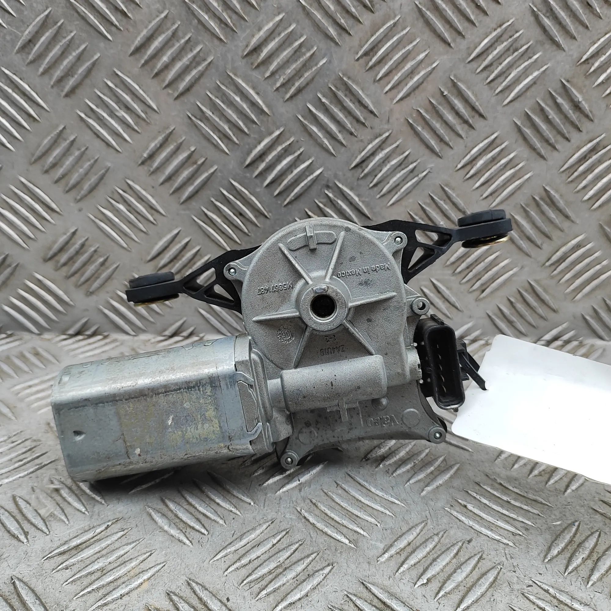 Jeep Grand Cherokee (WK) Front Windshield Wiper Mechanism Motor Front Windshield Wiper Mechanism Motor — JEEP G...