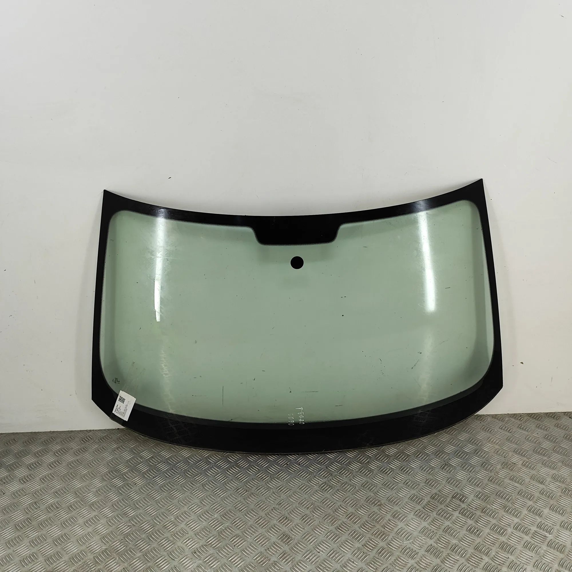 Audi A1 (8X) Front Windshield Front Windshield — AUDI A1 (8X1, 8XK) (2010-201...