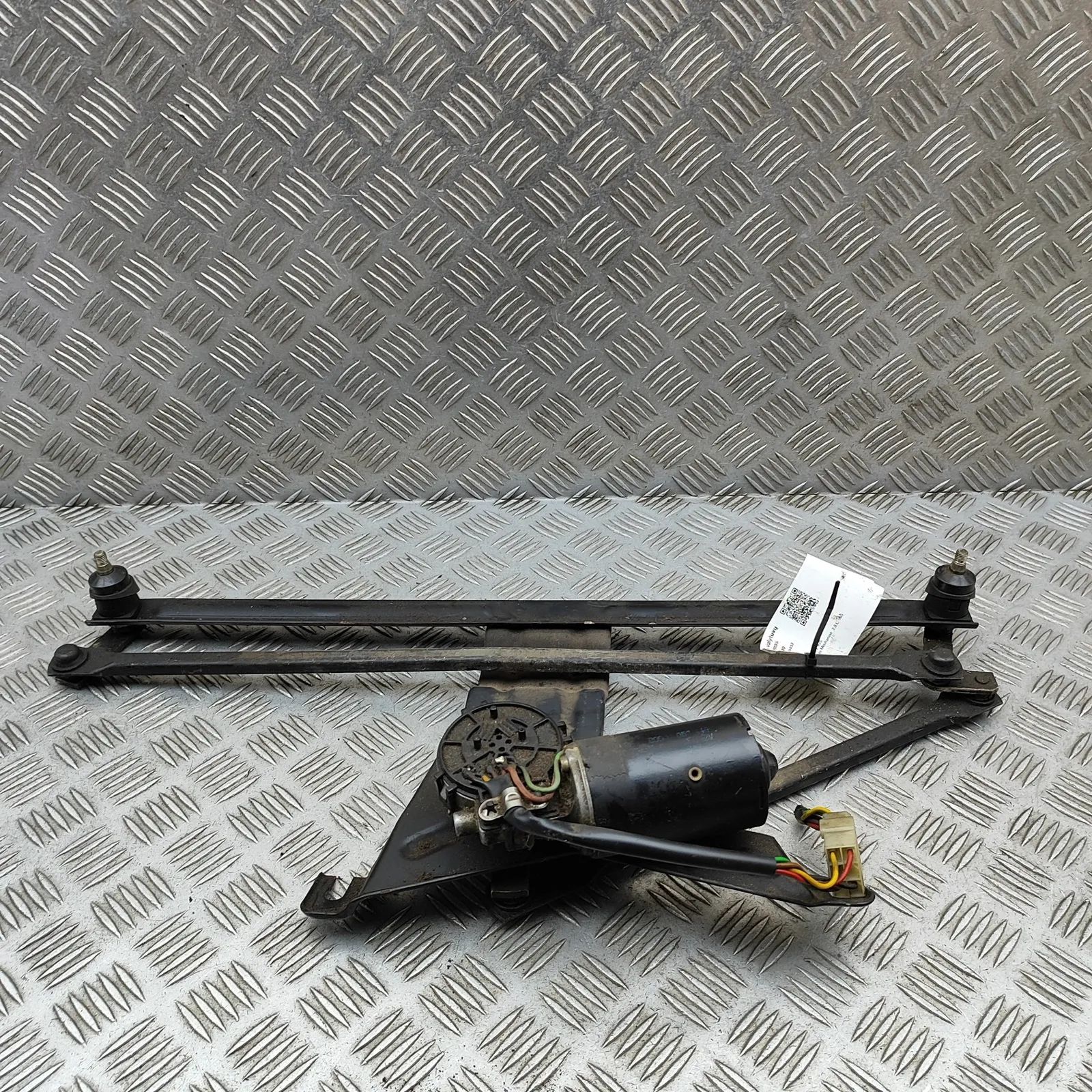 Maserati Biturbo (2, 4, Spyder, Karif) Front Windshield Wiper Mechanism Front Windshield Wiper Mechanism — MASERATI 425...