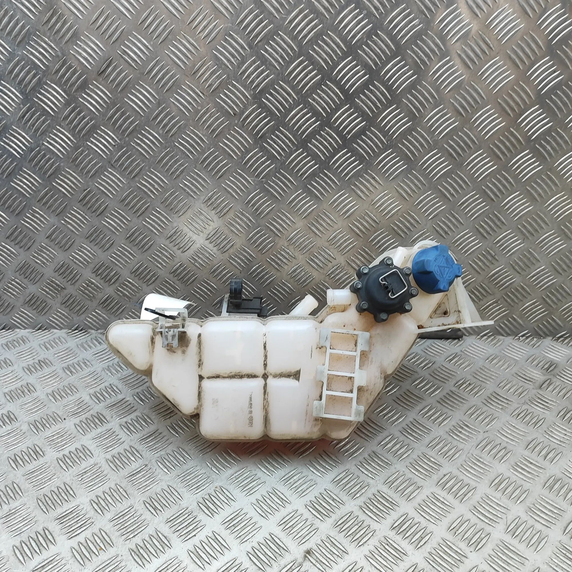 Porsche 911 (997) Expansion Tank Expansion tank — PORSCHE 911 (997) (2004-2012) ...