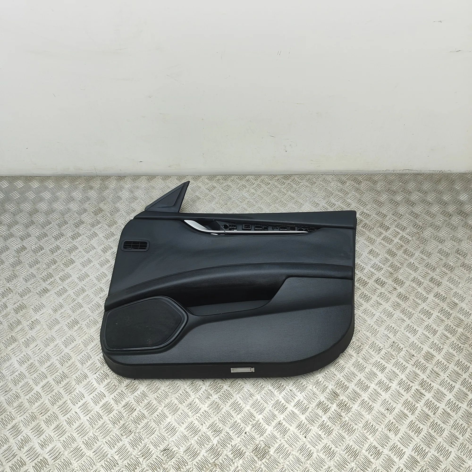 Maserati Ghibli Front Right Door Panel Front Right Door Panel — MASERATI GHIBLI (M157)...