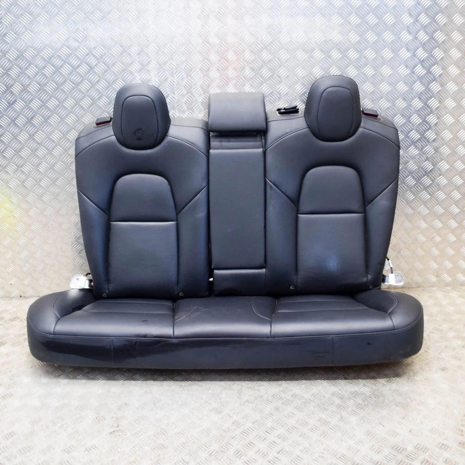 Tesla Model 3 Rear seat Rear seat — TESLA MODEL 3 (2018-...) — 1452685-...