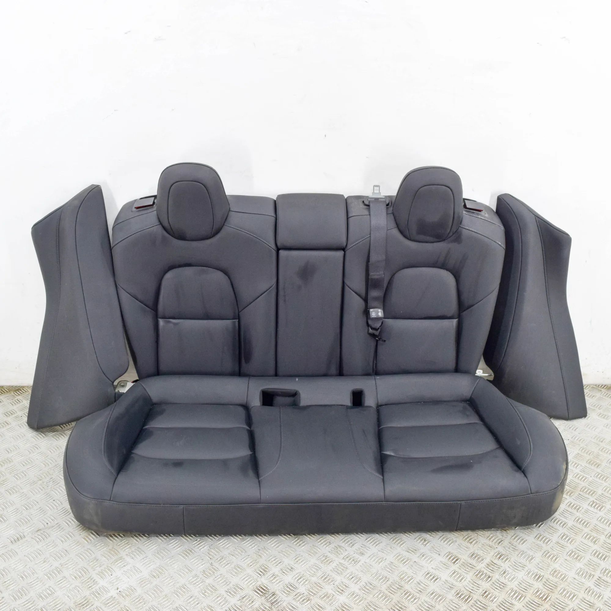 Tesla Model 3 Rear seat Rear seat — TESLA MODEL 3 (2018-...) — 1452685-...