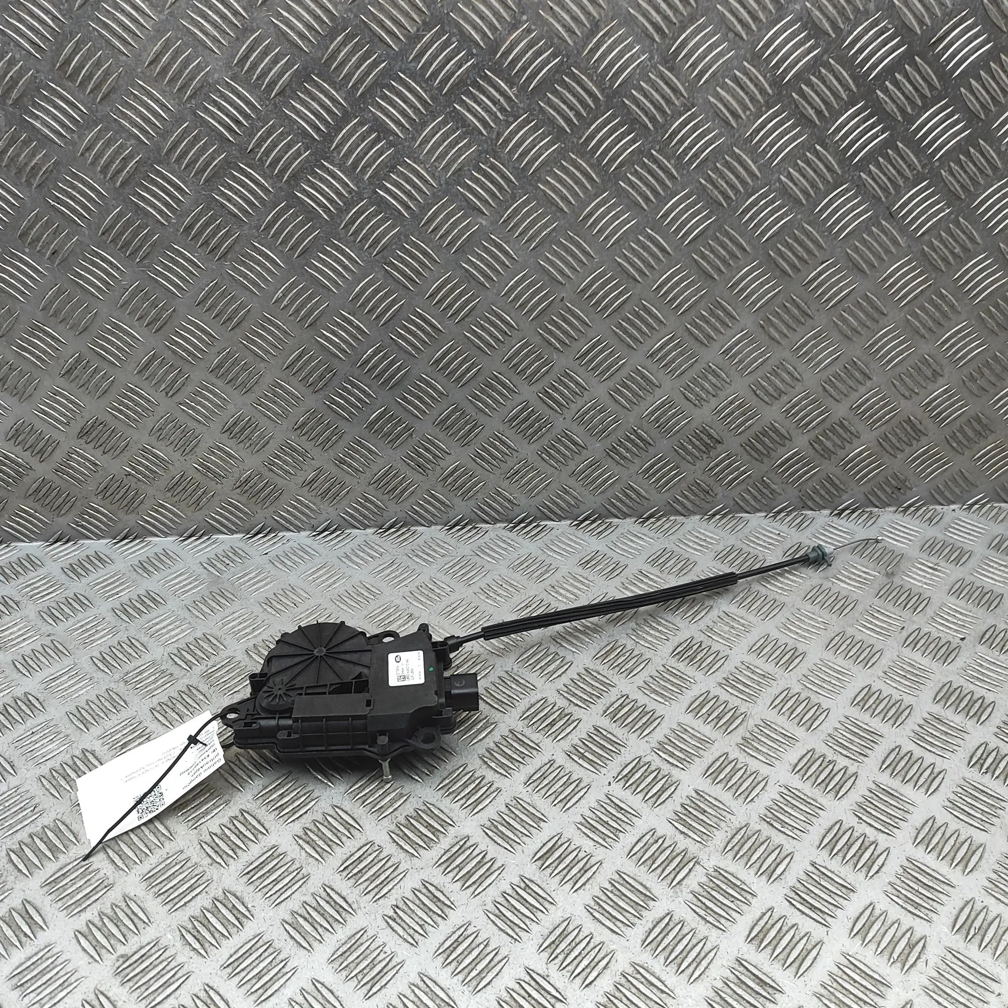 Land Rover Defender Tailgate Boot Soft Close Motor Tailgate Boot Soft Close Motor — LAND ROVER DEF...
