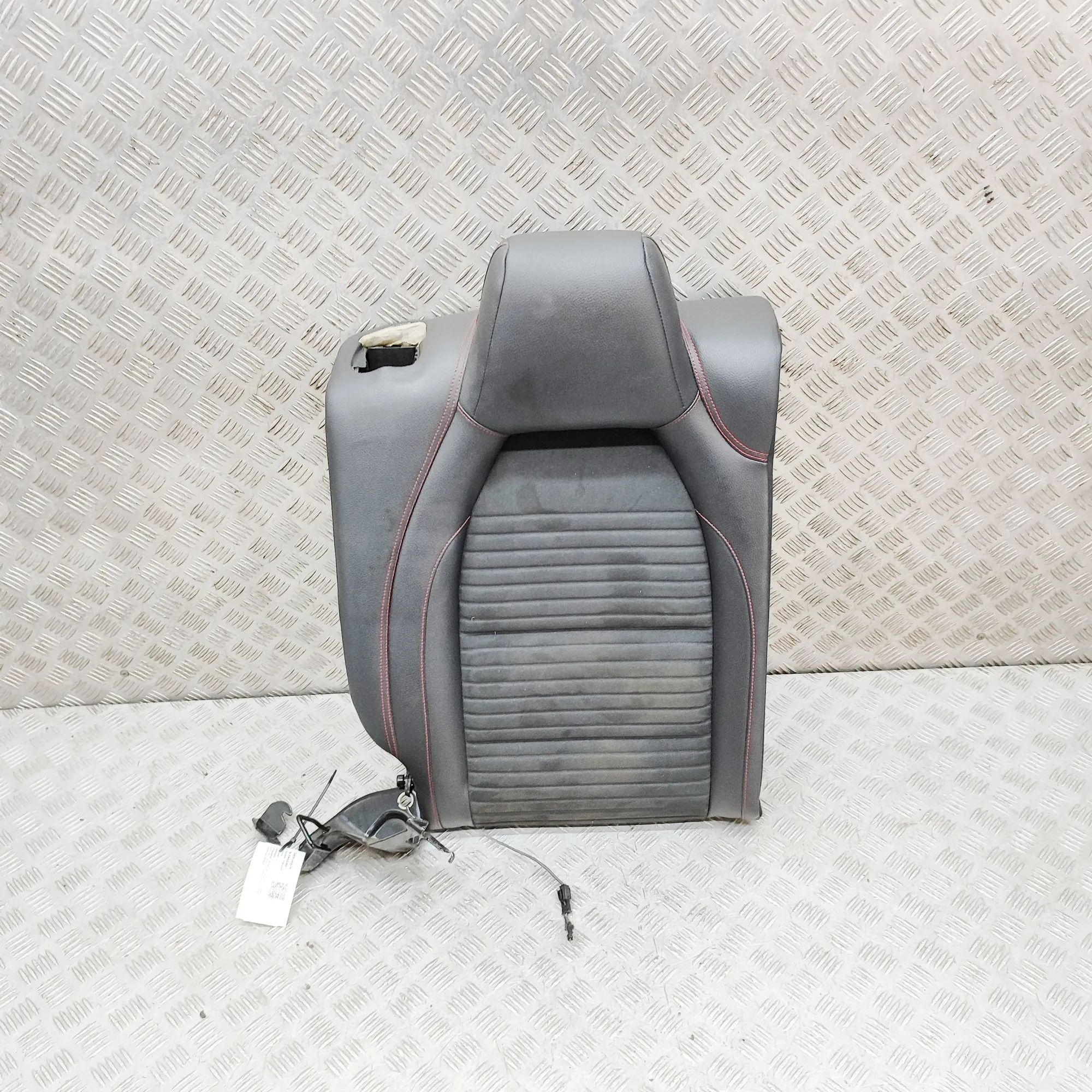 Mercedes-Benz CLA (C117) Rear seat Rear seat — MERCEDES BENZ CLA (Coupe C117) (201...