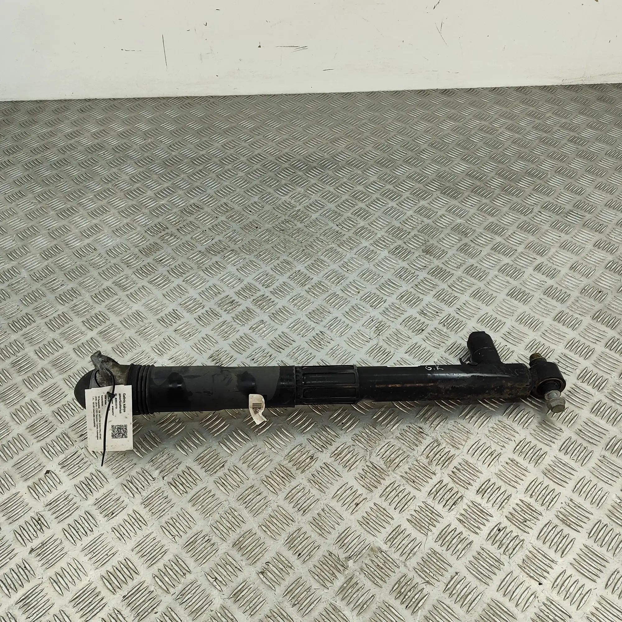 Volkswagen Arteon Shock absorber — rear left Shock absorber — rear left — VW ARTEON (SHOOTIN...