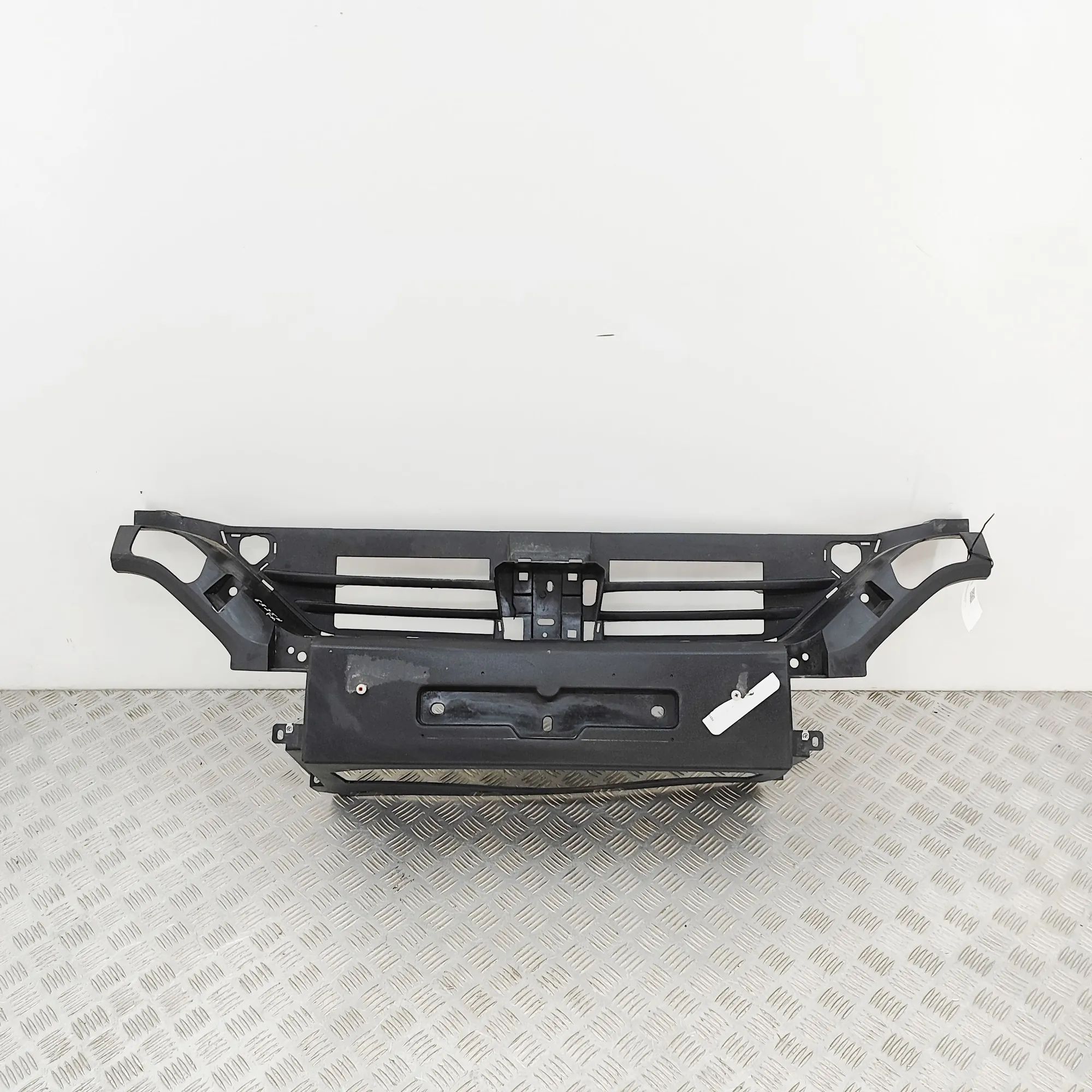 Iveco Daily Front Bumper Middle Section Front Bumper Middle Section — IVECO DAILY (VI F...