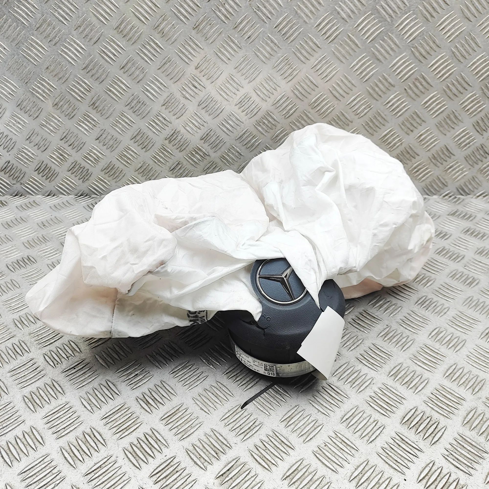Mercedes-Benz A (W177) Steering Wheel Safety Bag SRS Steering Wheel Safety Bag SRS — MERCEDES BENZ E...