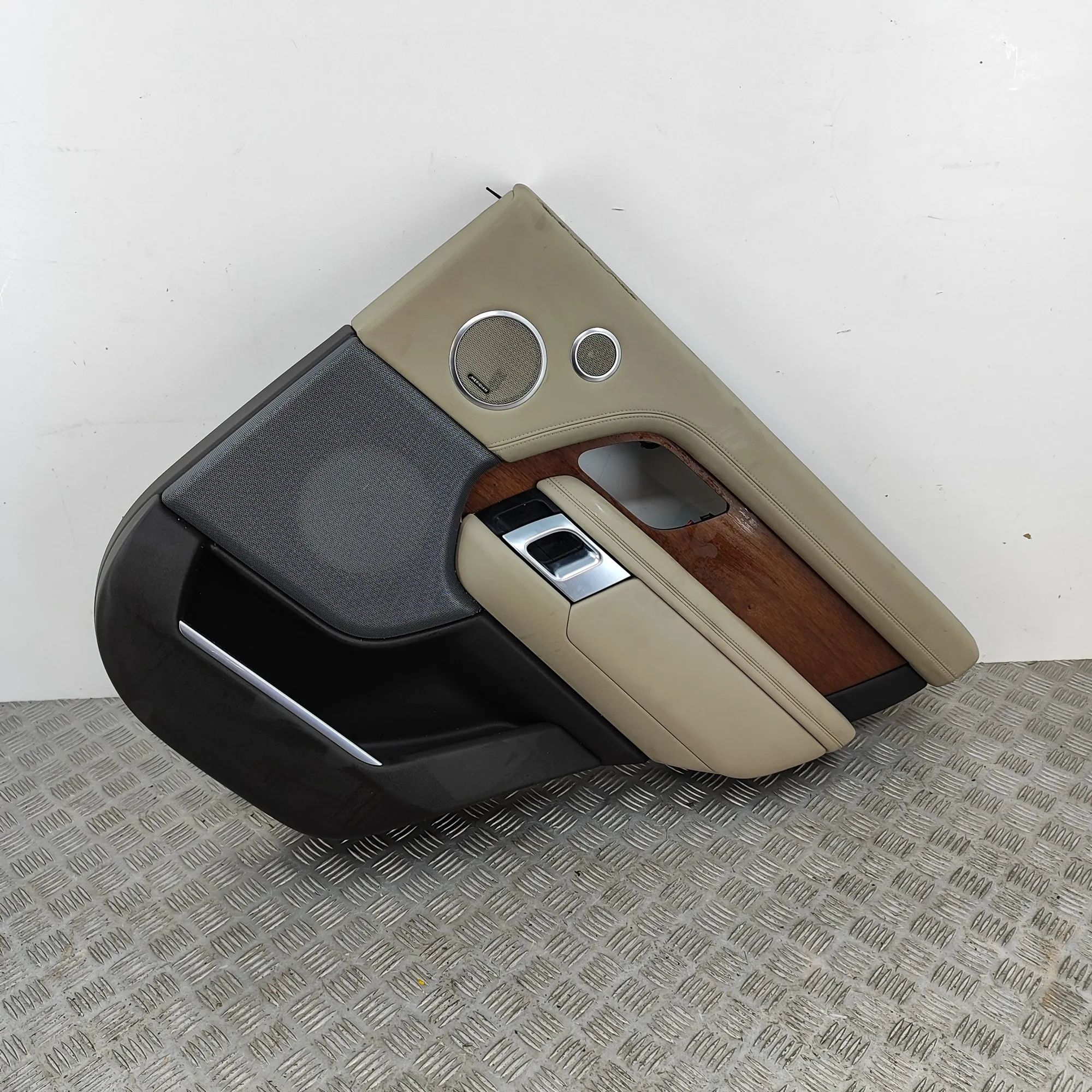 Land Rover Range Rover (L405) Rear Right Door Panel Rear Right Door Panel — LAND ROVER RANGE ROVER ...