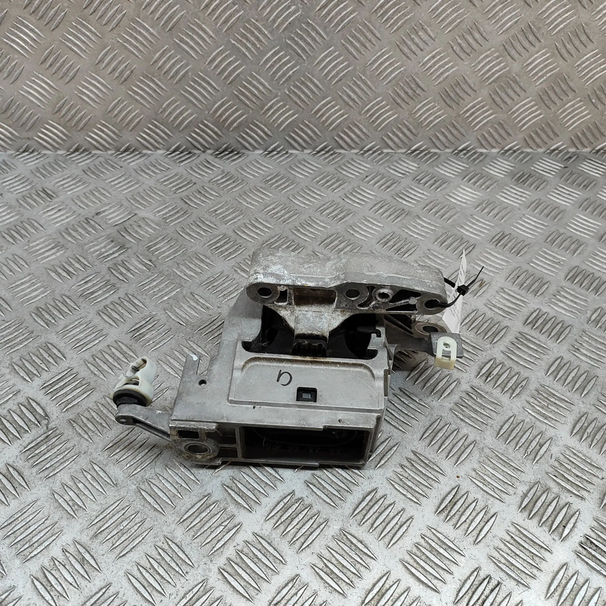 BMW X2 (F39) Right Side Engine Mount Right Side Engine Mount — BMW X2 (F39) (2018-.....