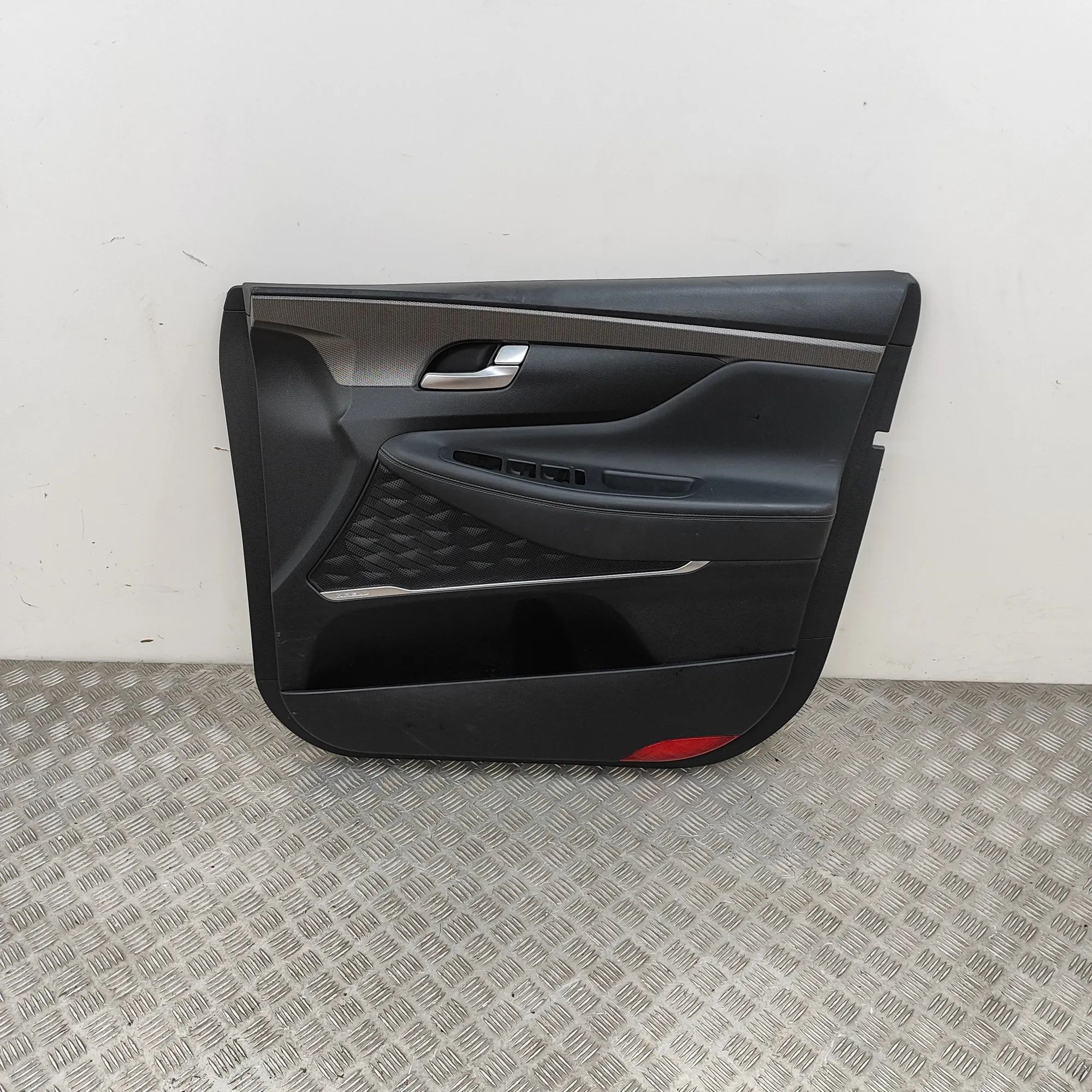 Hyundai Santa Fe Front Right Door Panel Front Right Door Panel — HYUNDAI SANTA (FÉ IV T...