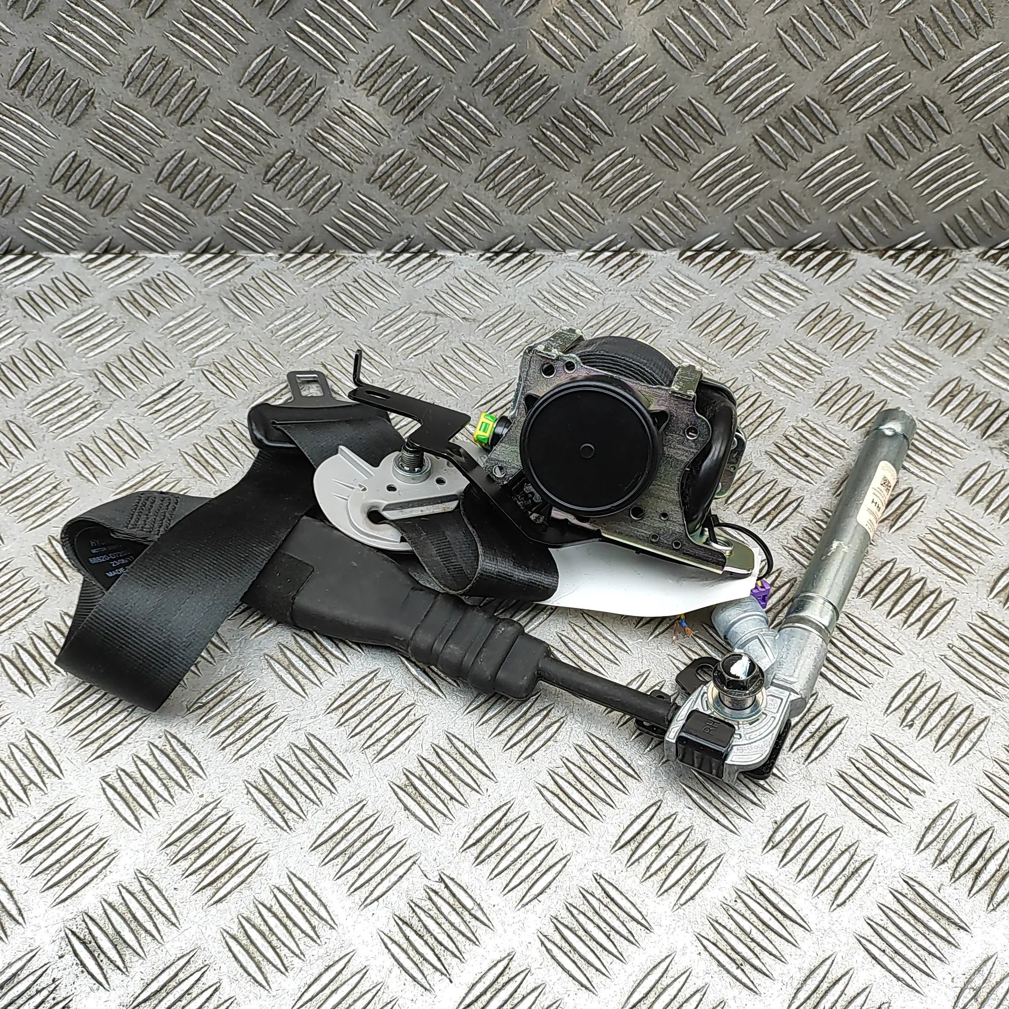 Hyundai Tucson Front Right Seatbelt Front Right Seatbelt — HYUNDAI TUCSON (TL, TLE)...