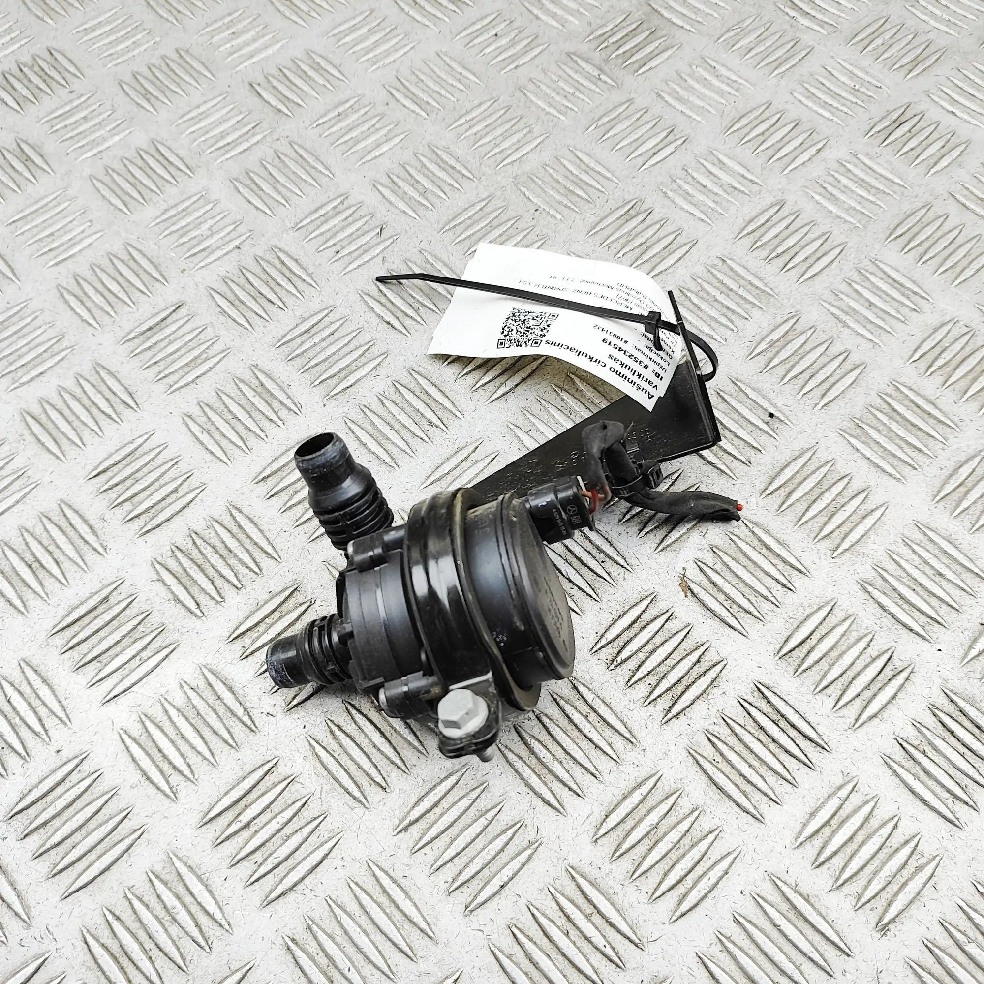Mercedes-Benz Sprinter (W907 / W910)  Auxiliary Water Pump