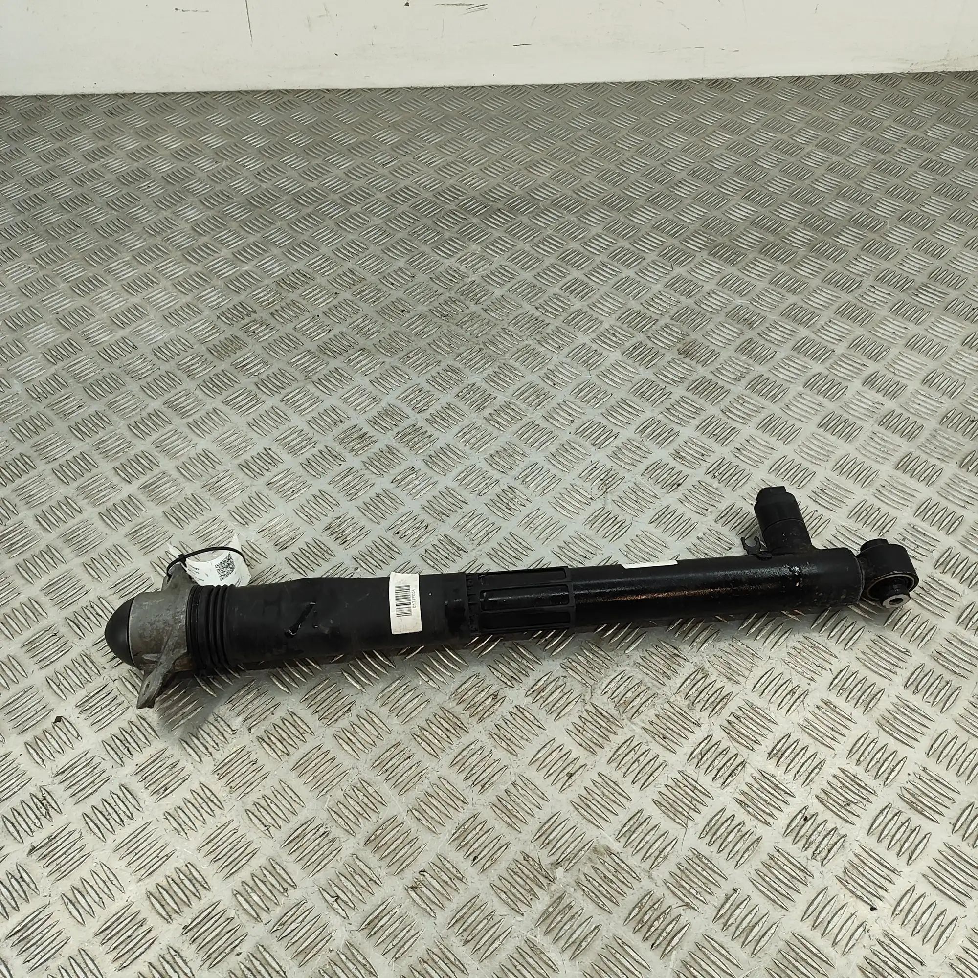 Volkswagen Arteon Shock absorber — rear right Shock absorber — rear right — VW ARTEON (SHOOTI...