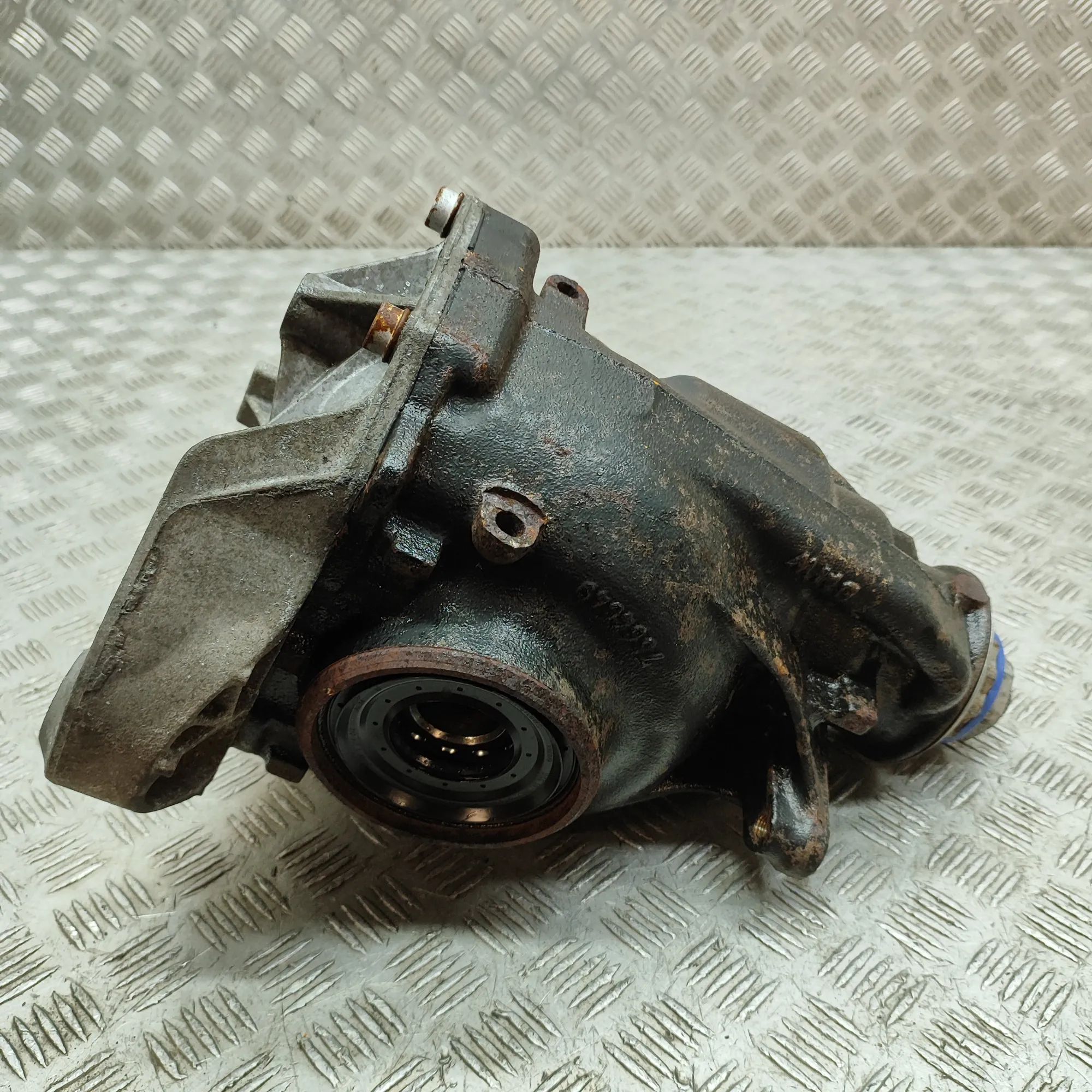 BMW 2 (F22 / F23) takatasauspyörästö Rear differential — BMW 2 SERIES COUPE (F22, F8...