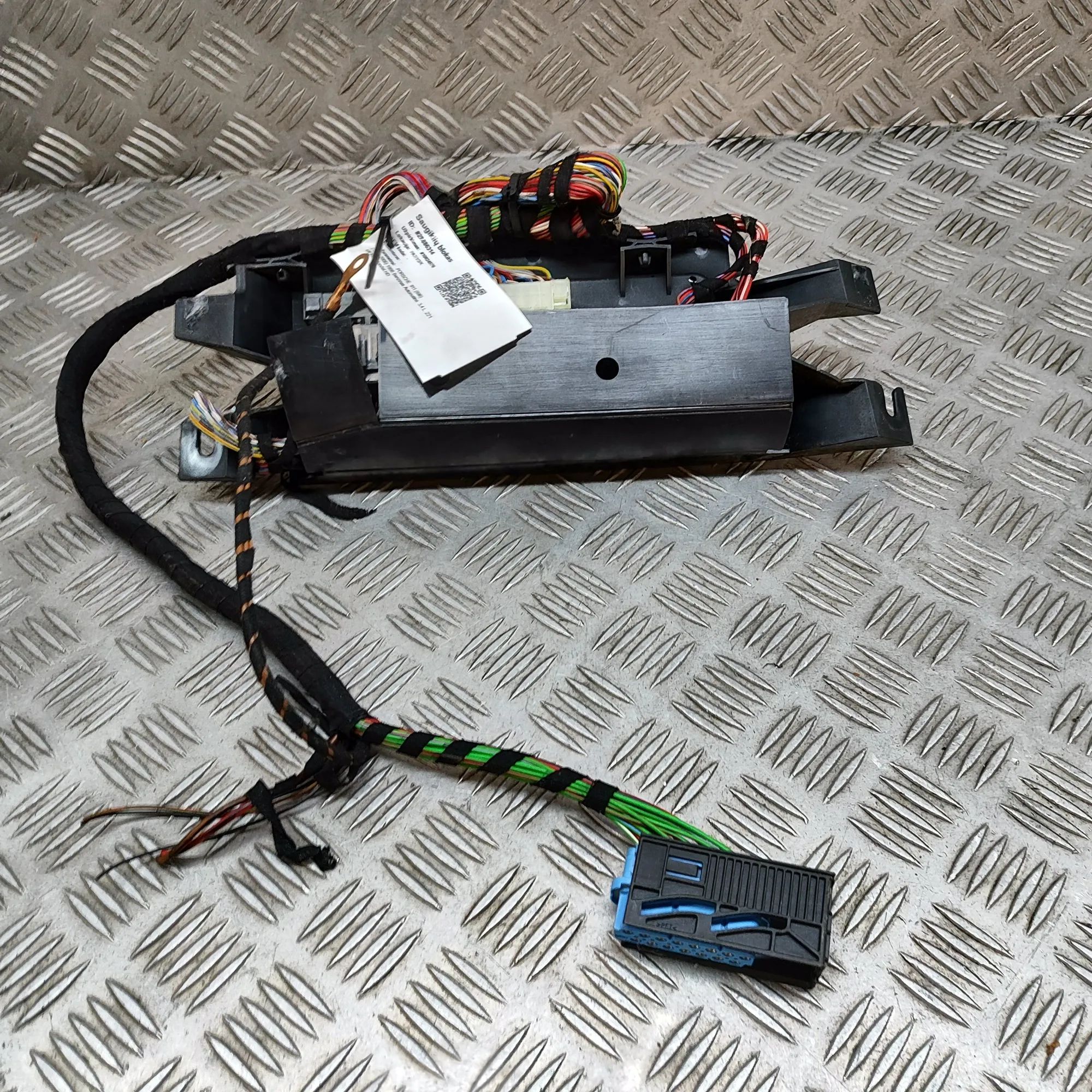 Porsche 911 (996) Fuse Box Module Fuse Box Module — PORSCHE 911 (996) (1997-2005)...