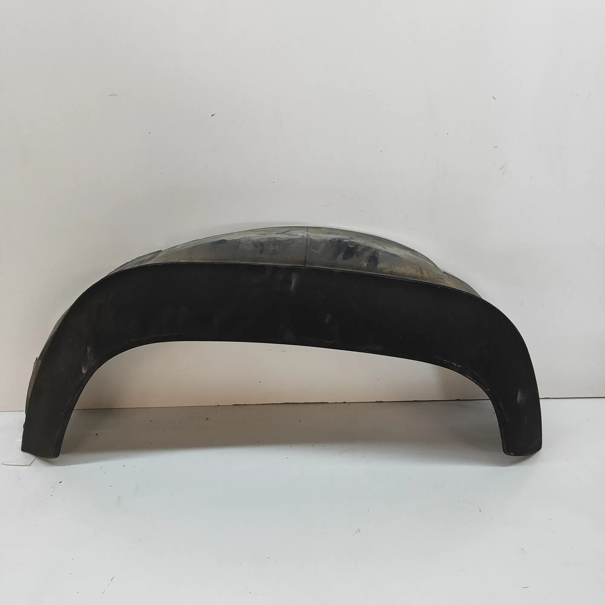 Land Rover Defender Wheel arch trim — front right Wheel arch trim — front right — LAND ROVER DEFE...