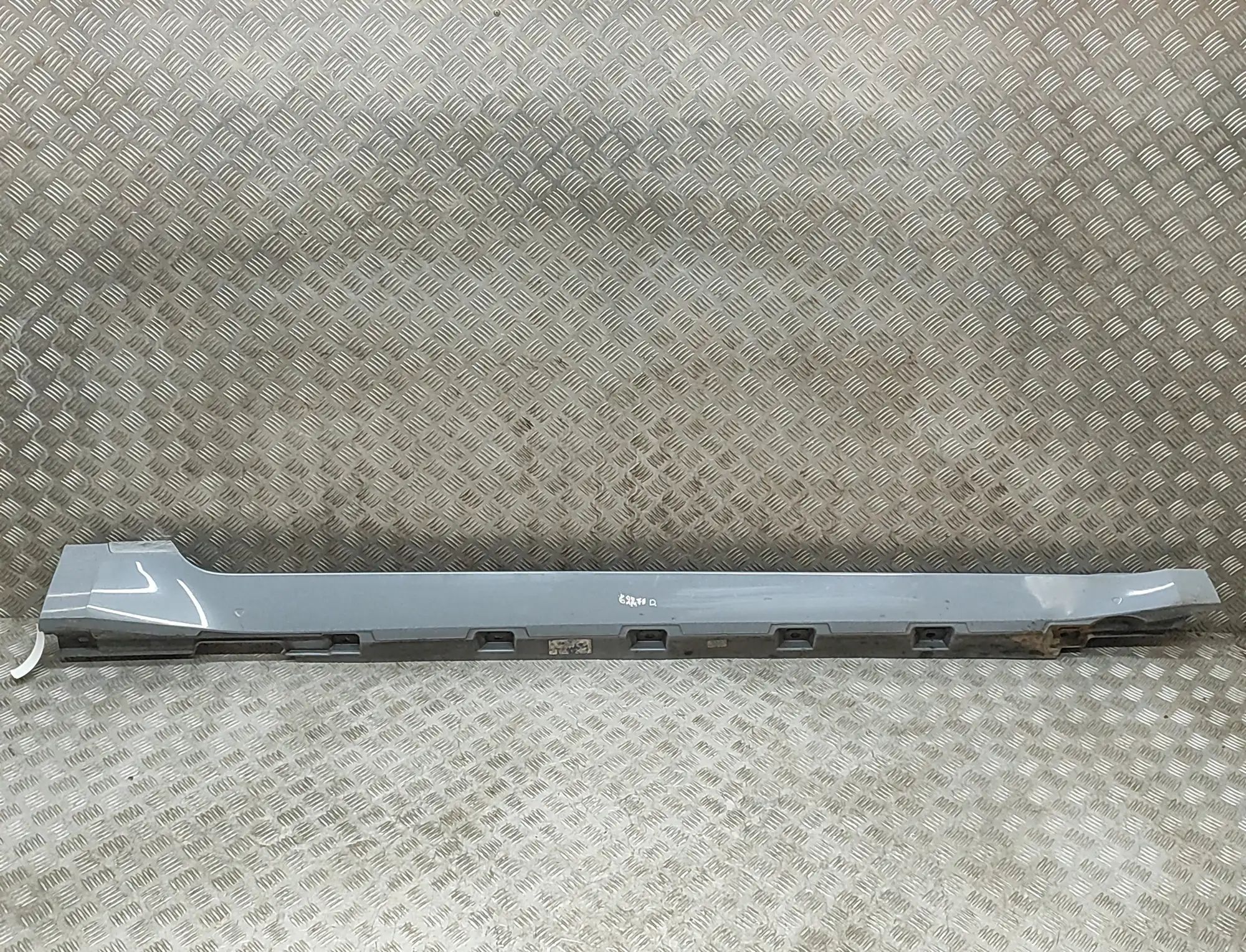 Volkswagen Arteon Right Side Plastic Sideskirt Cover Right Side Plastic Sideskirt Cover — VW ARTEON ...