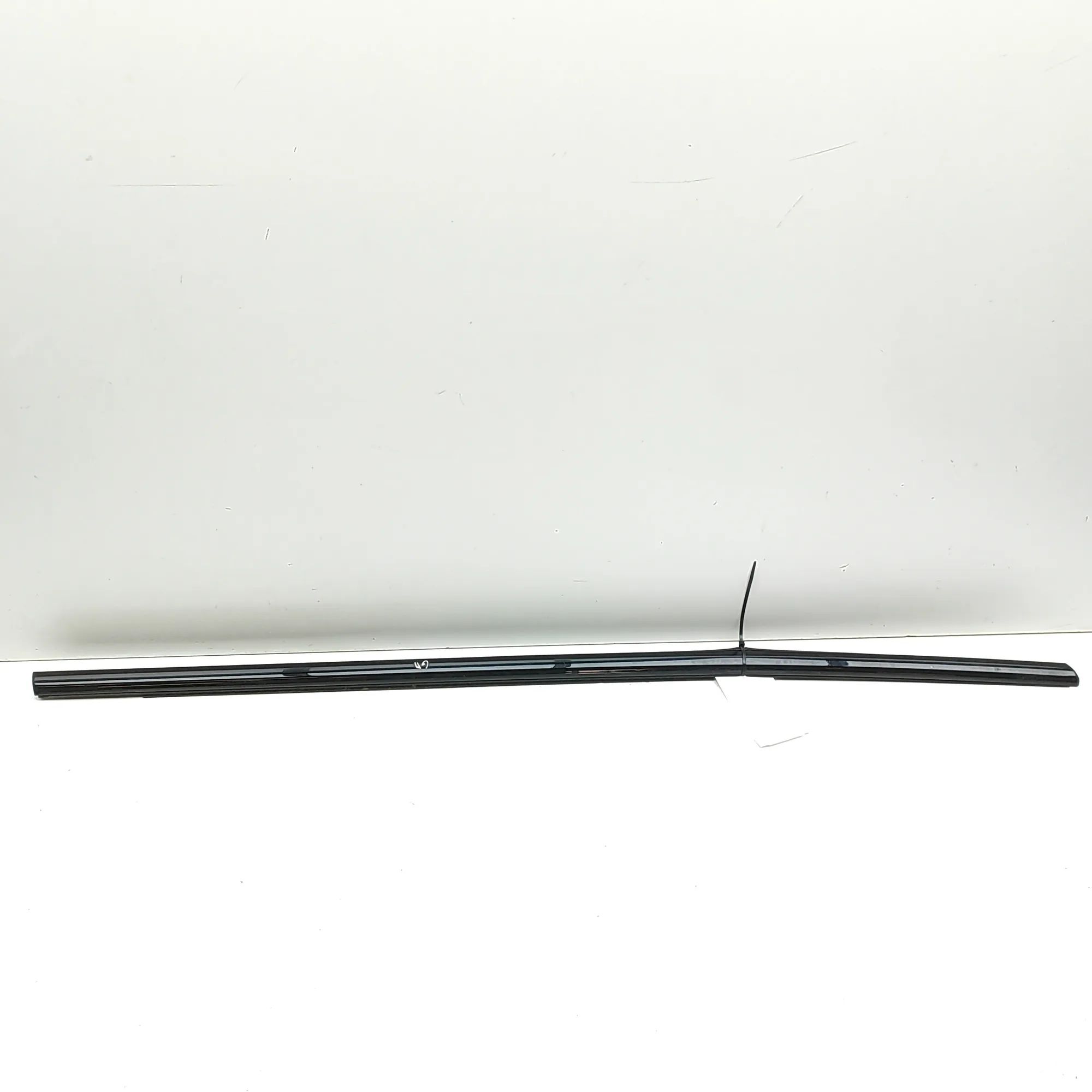 BMW 5 (G30 / G31) Door window strip — rear right Door window strip — rear right — BMW 5 SERIES (...